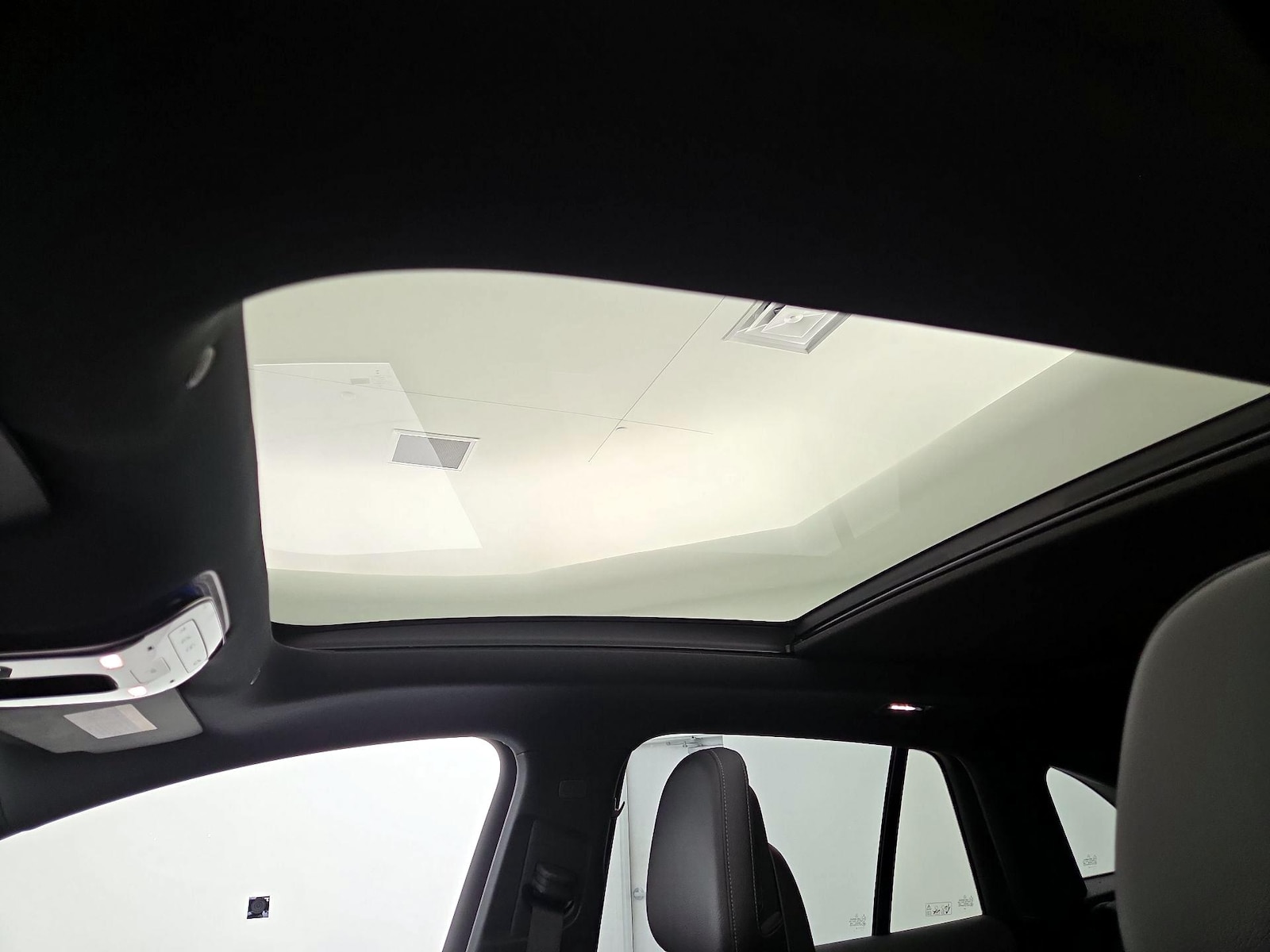 Panoramic Sunroof & Skylight(s)