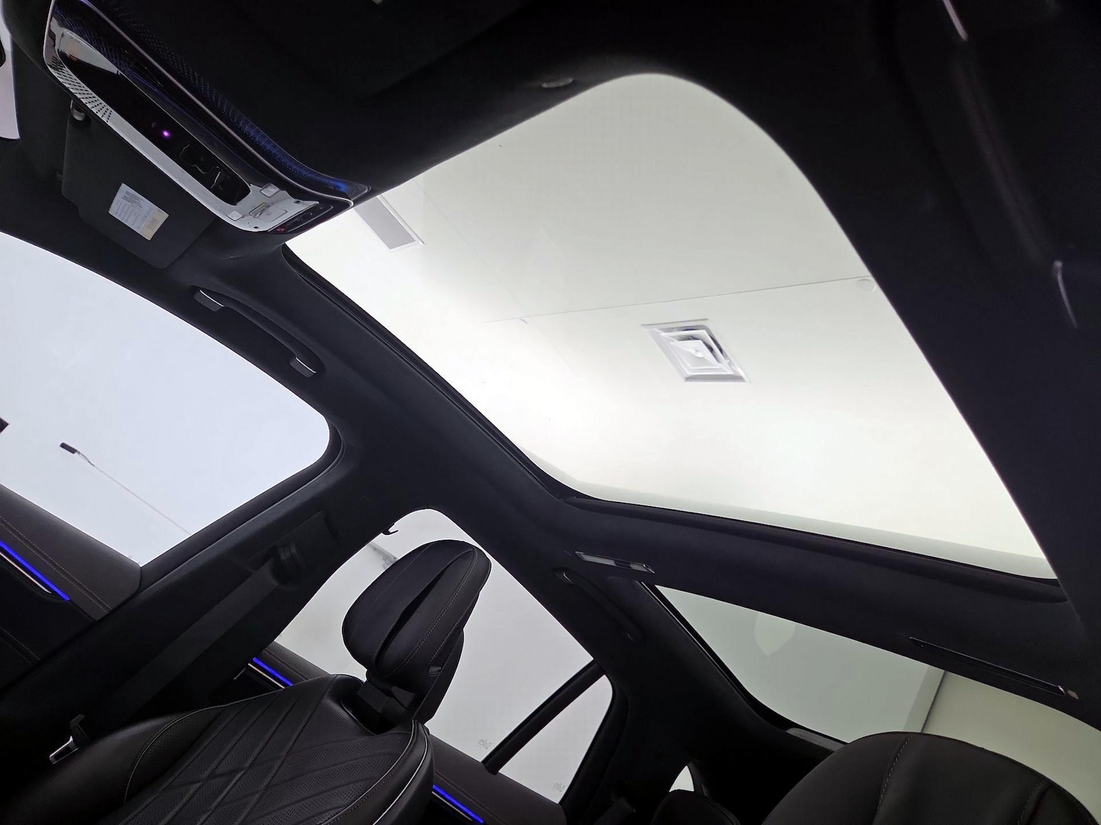 Panoramic Sunroof & Skylight(s)