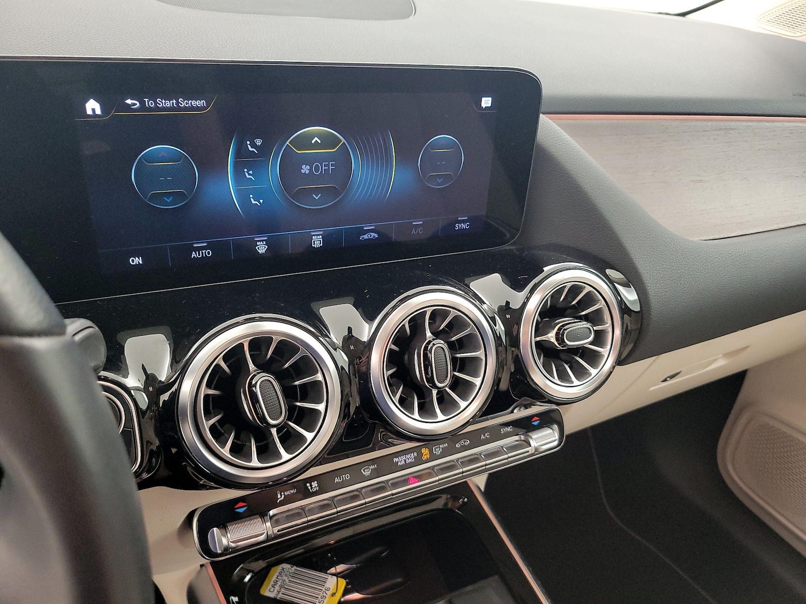 2023 Mercedes-Benz GLA Base - Photo 17