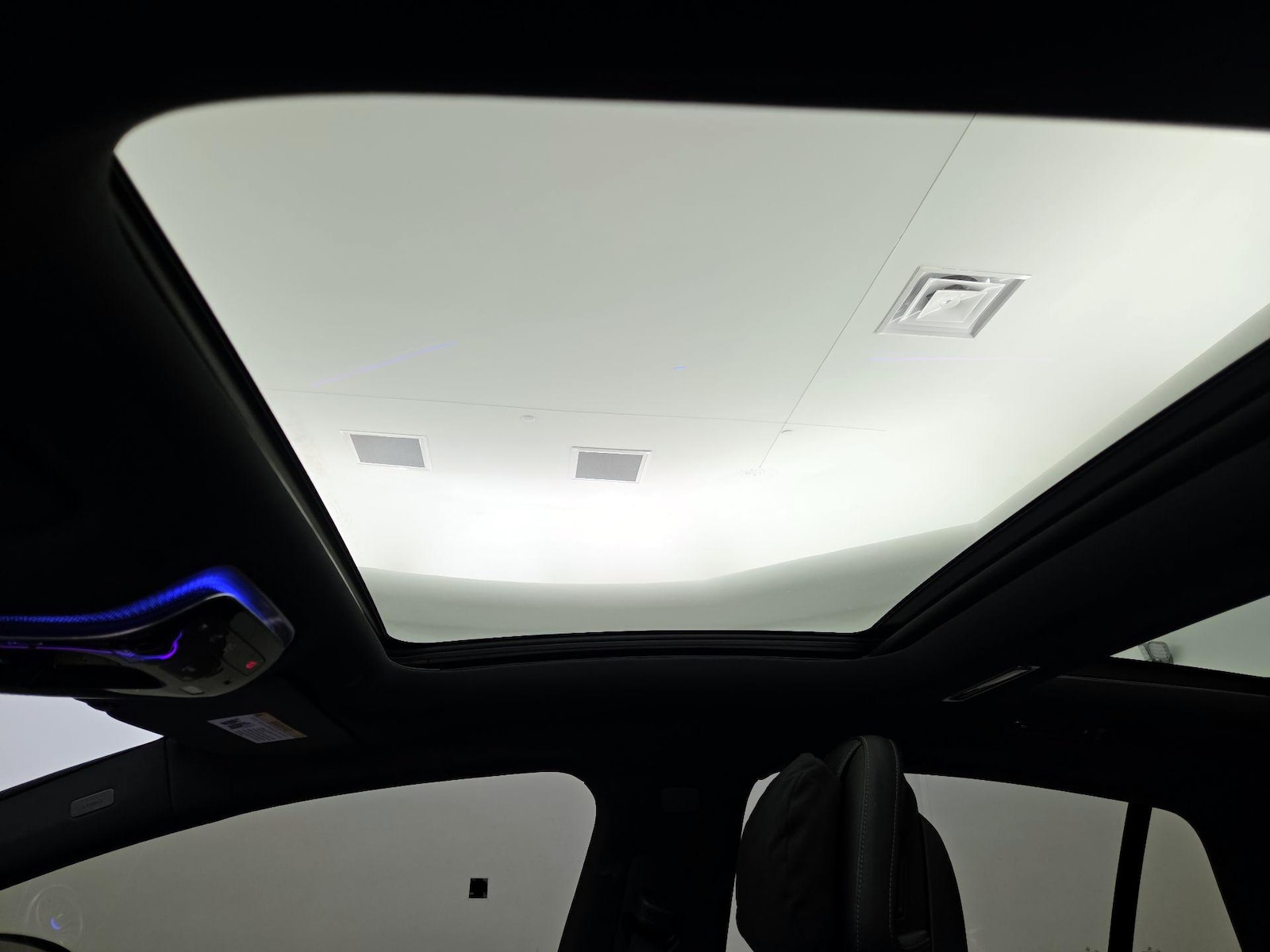 Panoramic Sunroof & Skylight(s)