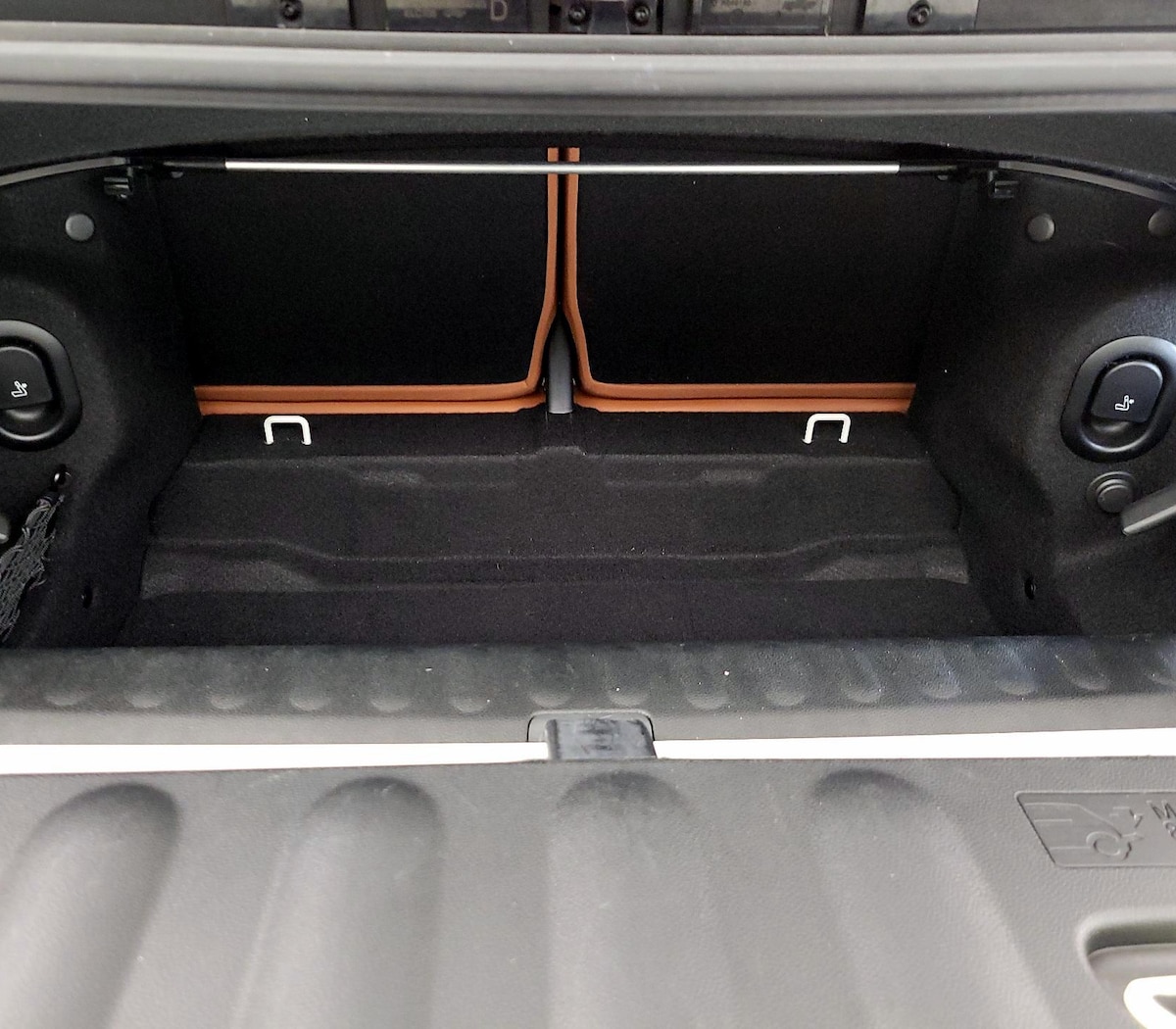 Trunk/Cargo (Seats Up)