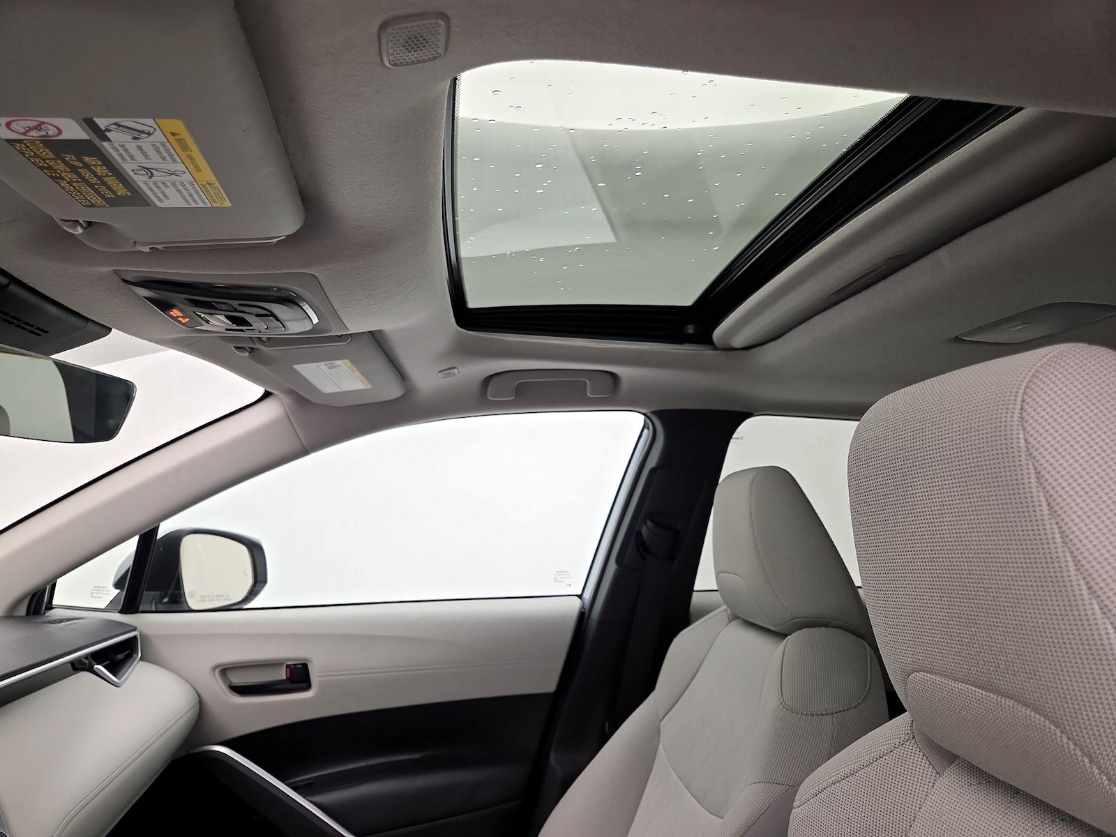 Sunroof(s) & Overhead Airbags