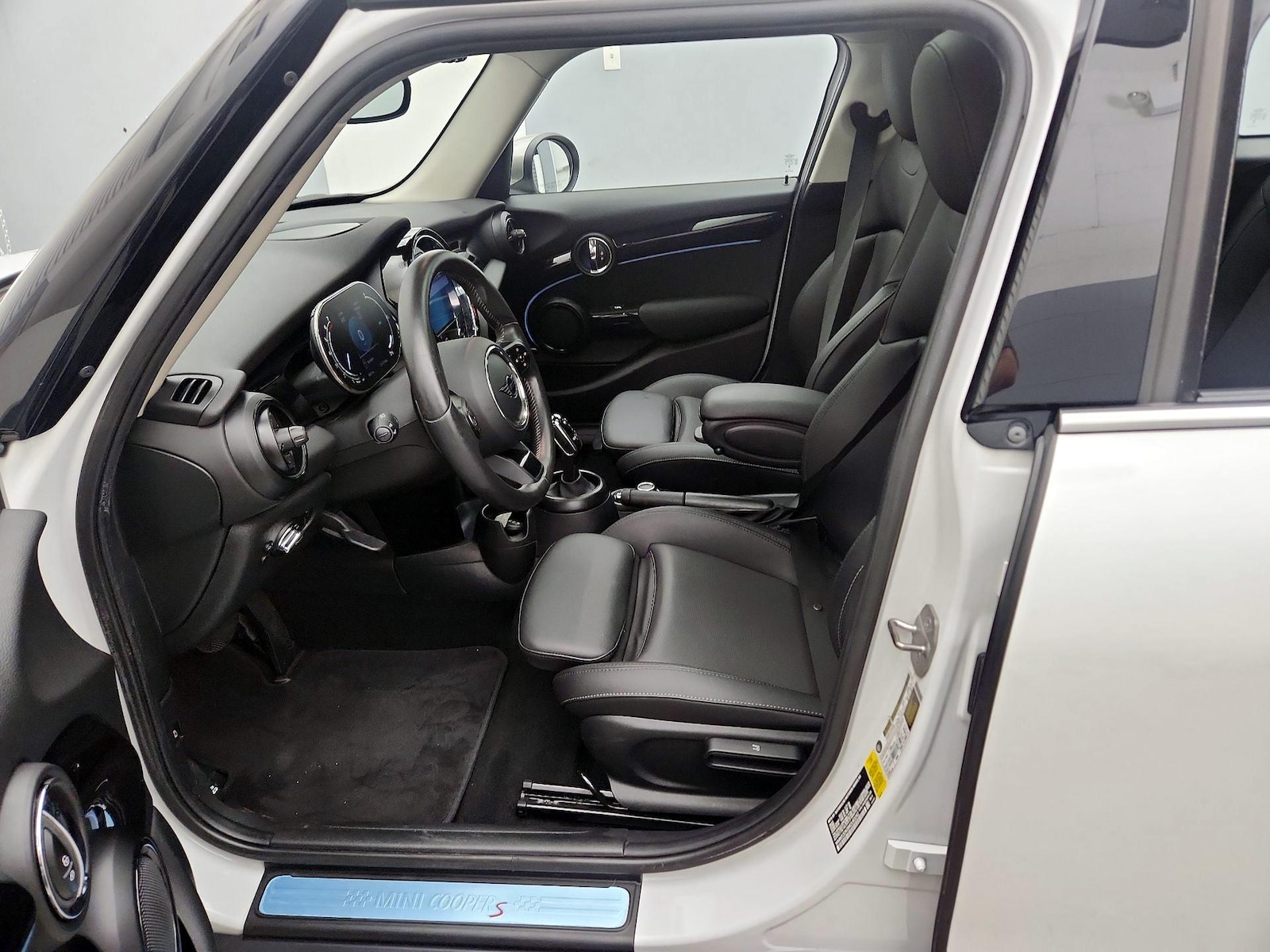 Side Airbags & Leatherette Seats