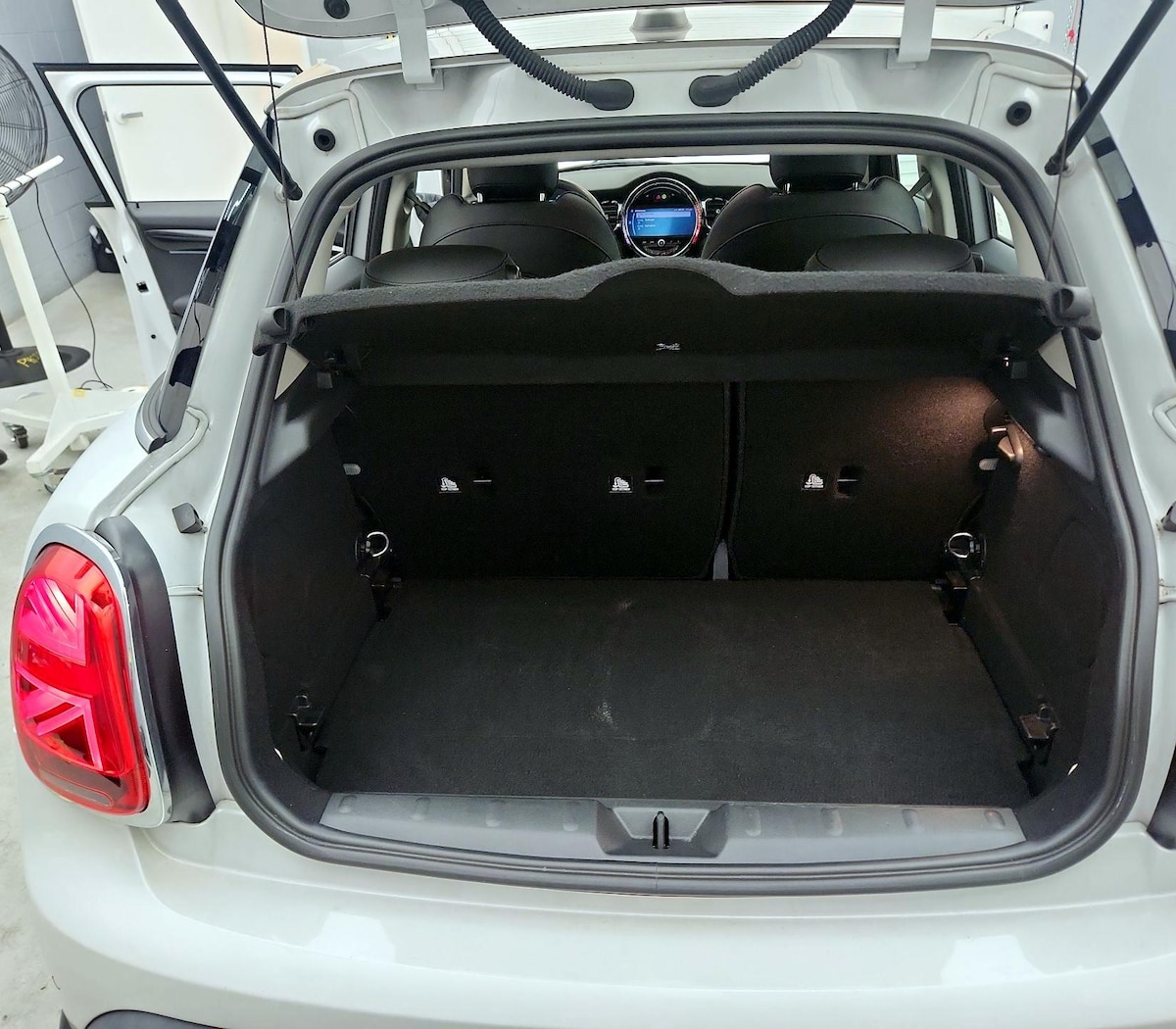 Trunk/Cargo (Seats Up)