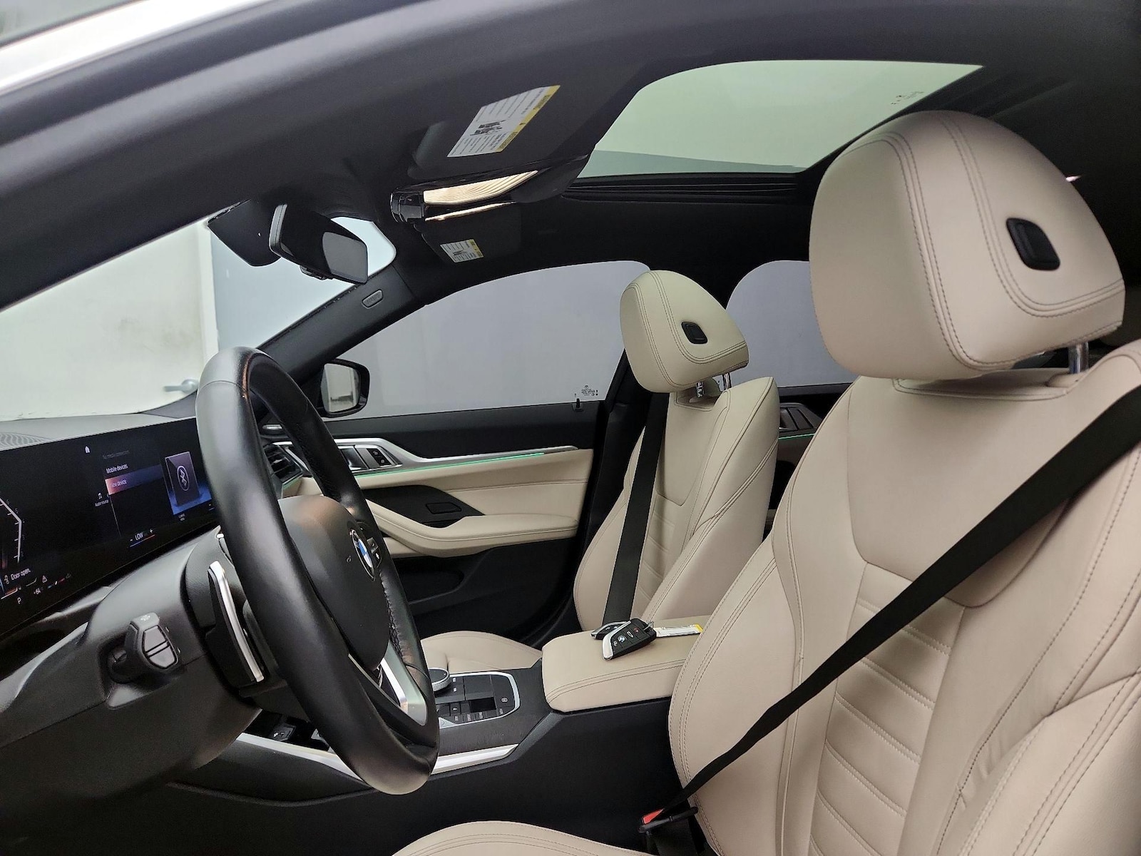 Sunroof(s) & Overhead Airbags