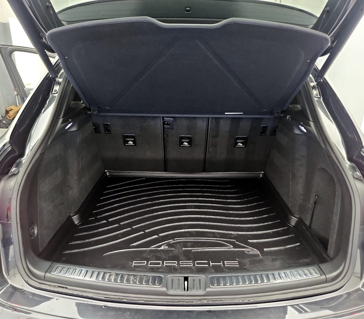 Trunk/Cargo (Seats Up)