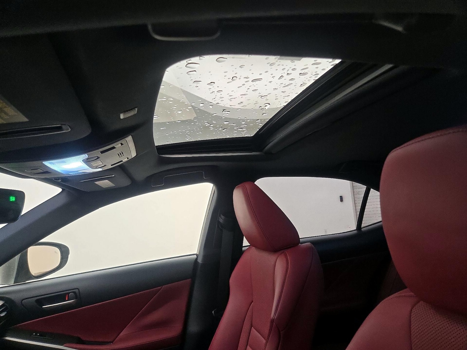 Sunroof(s) & Overhead Airbags