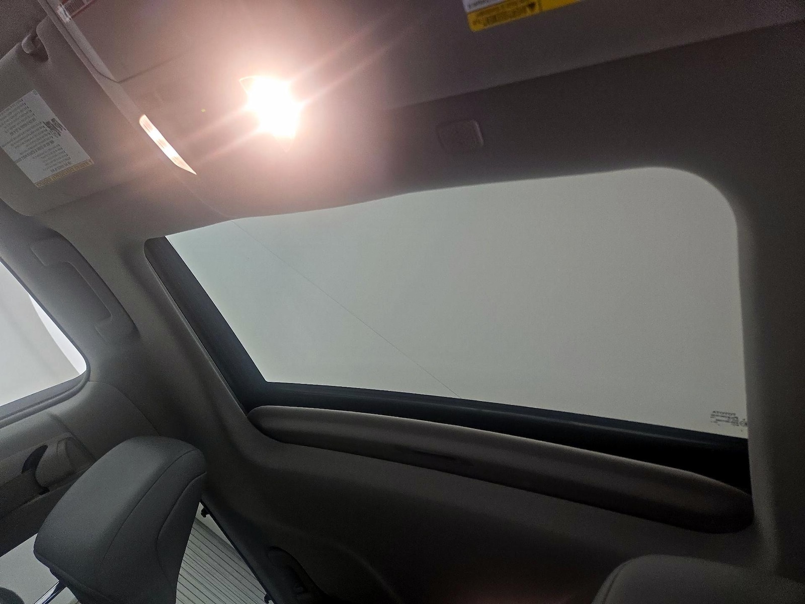 Sunroof(s) & Overhead Airbags