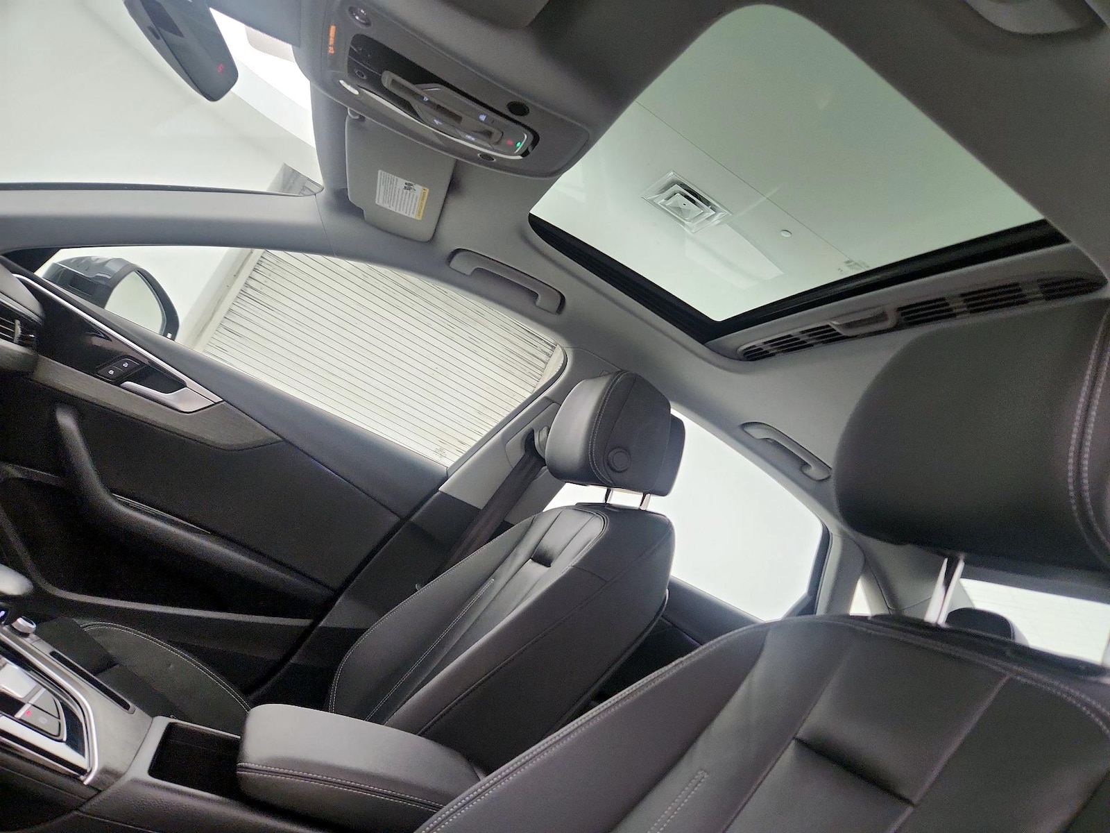 Sunroof(s) & Overhead Airbags