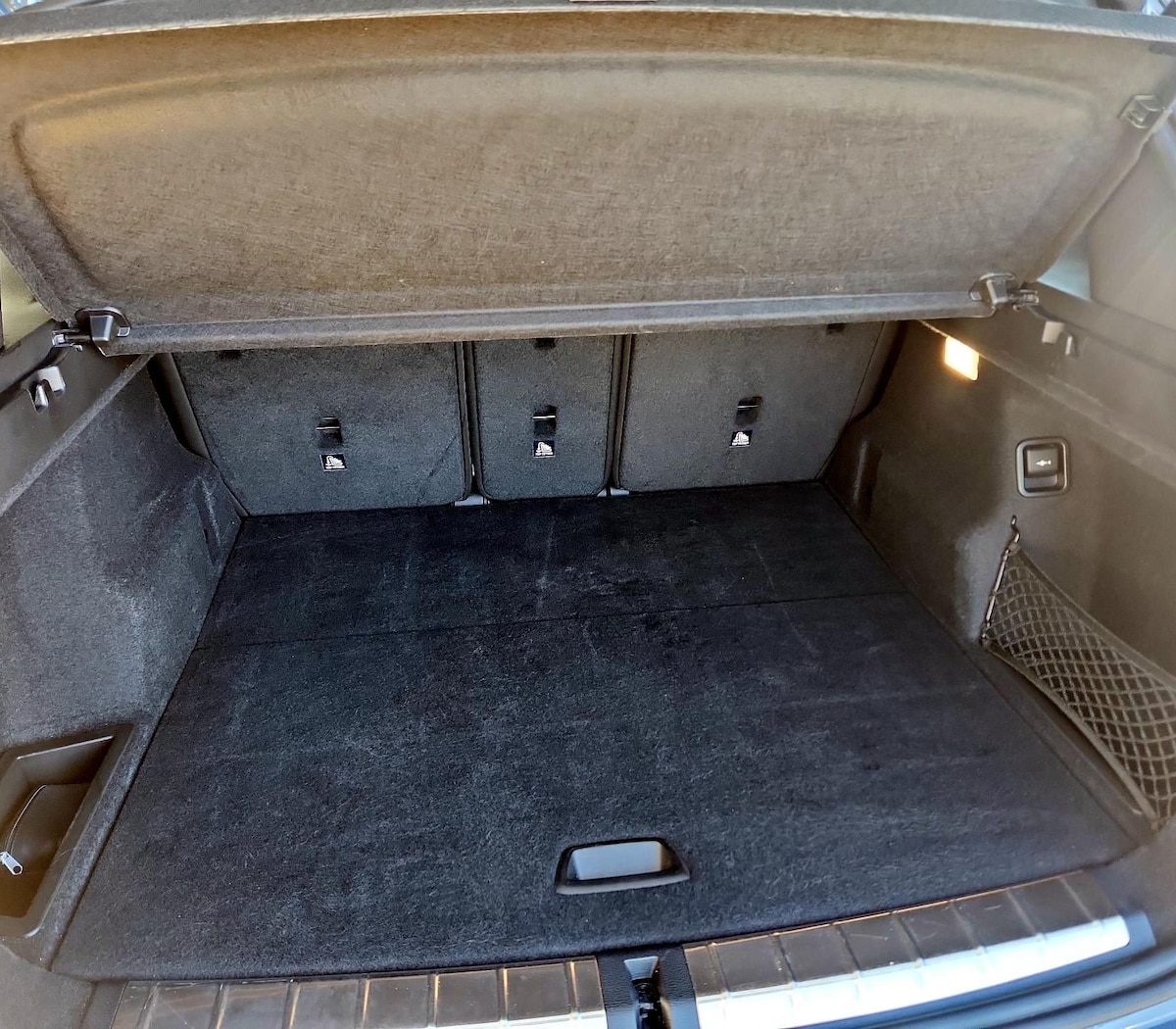 Trunk/Cargo (Seats Up)