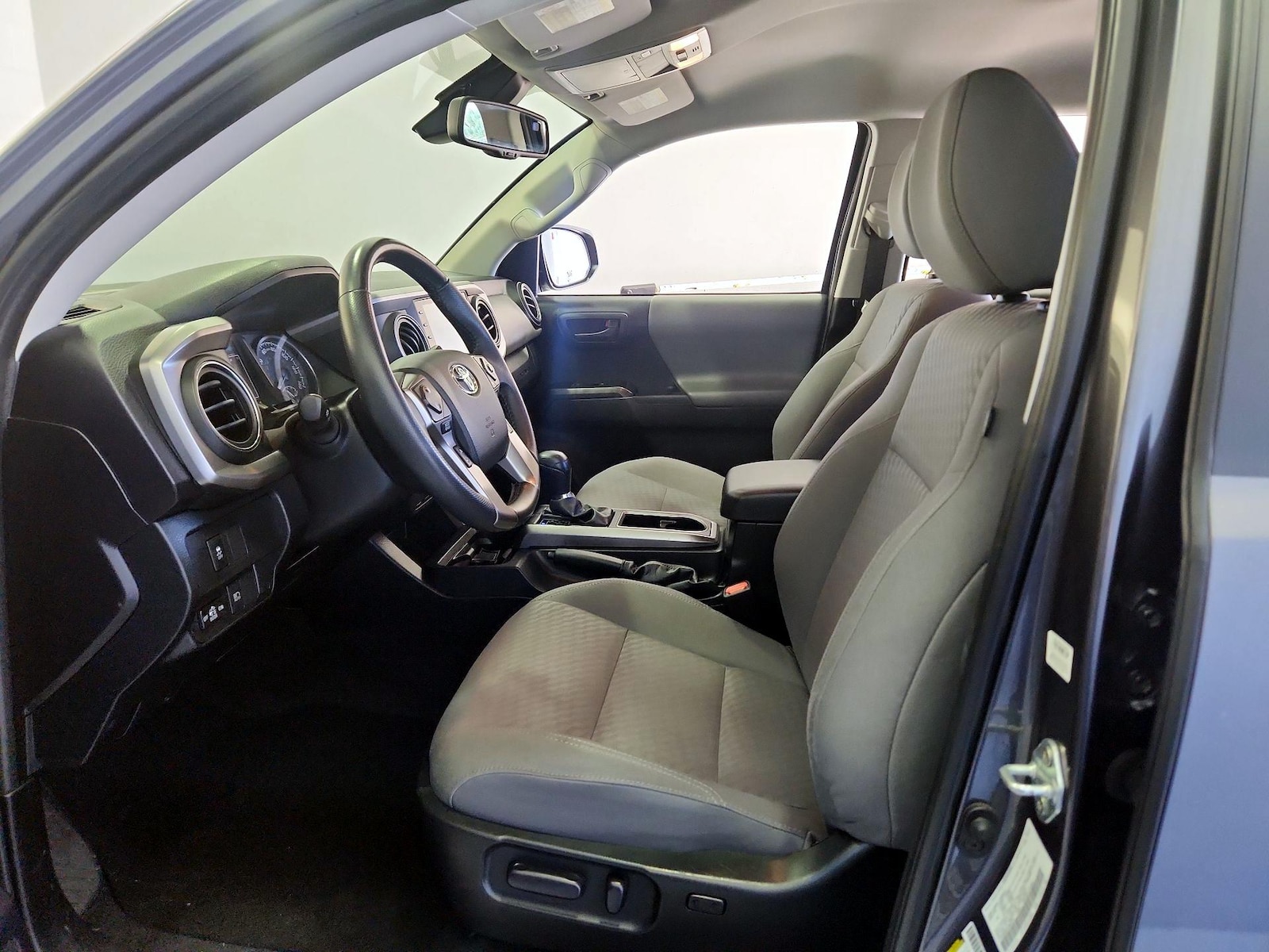 Power Seat(s) & Side Airbags
