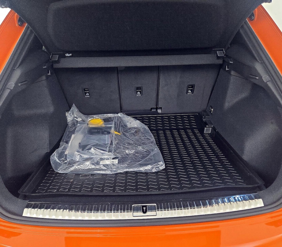 Trunk/Cargo (Seats Up)