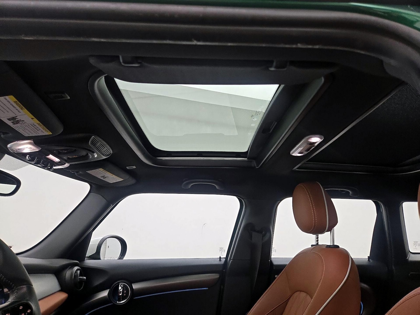 Panoramic Sunroof & Skylight(s)