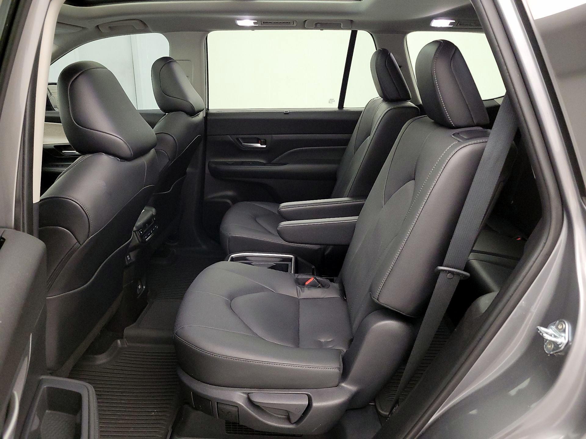 Thumbnail: 2025 Toyota Highlander - 20