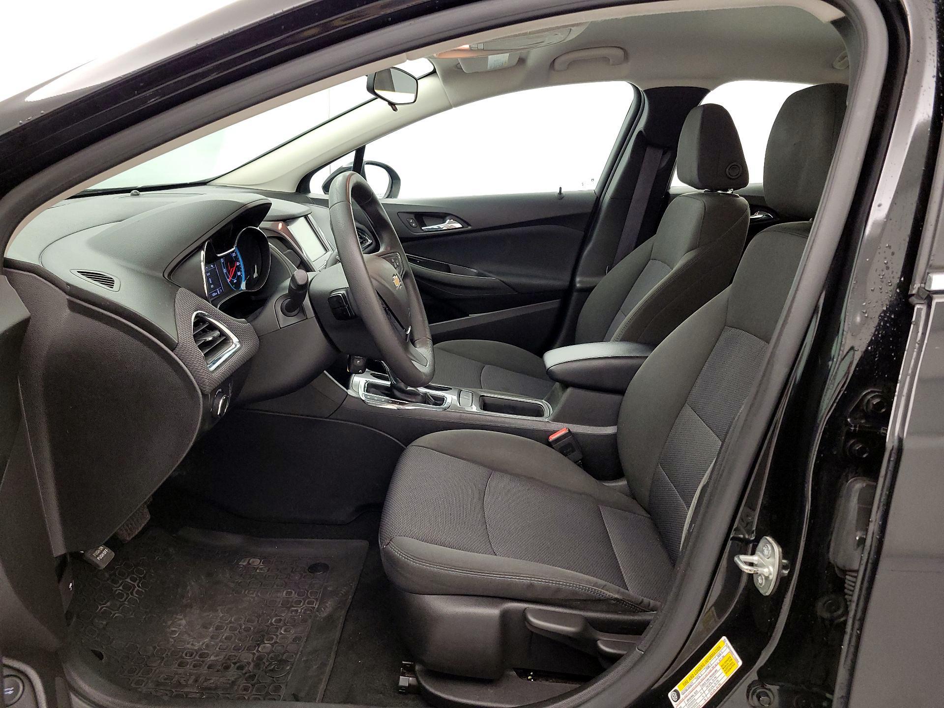 Thumbnail: 2017 Chevrolet Cruze - 11