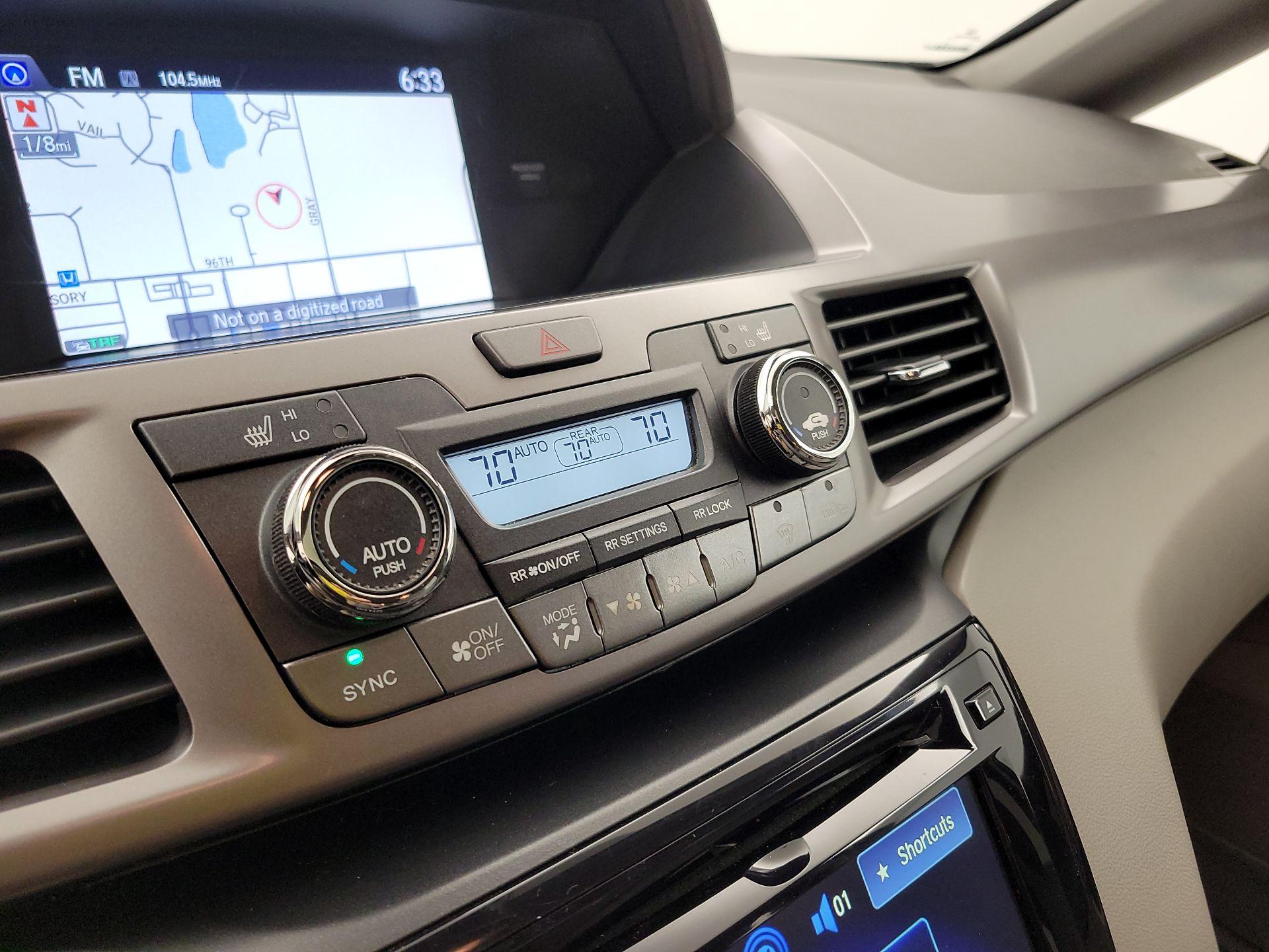 Thumbnail: 2016 Honda Odyssey - 17