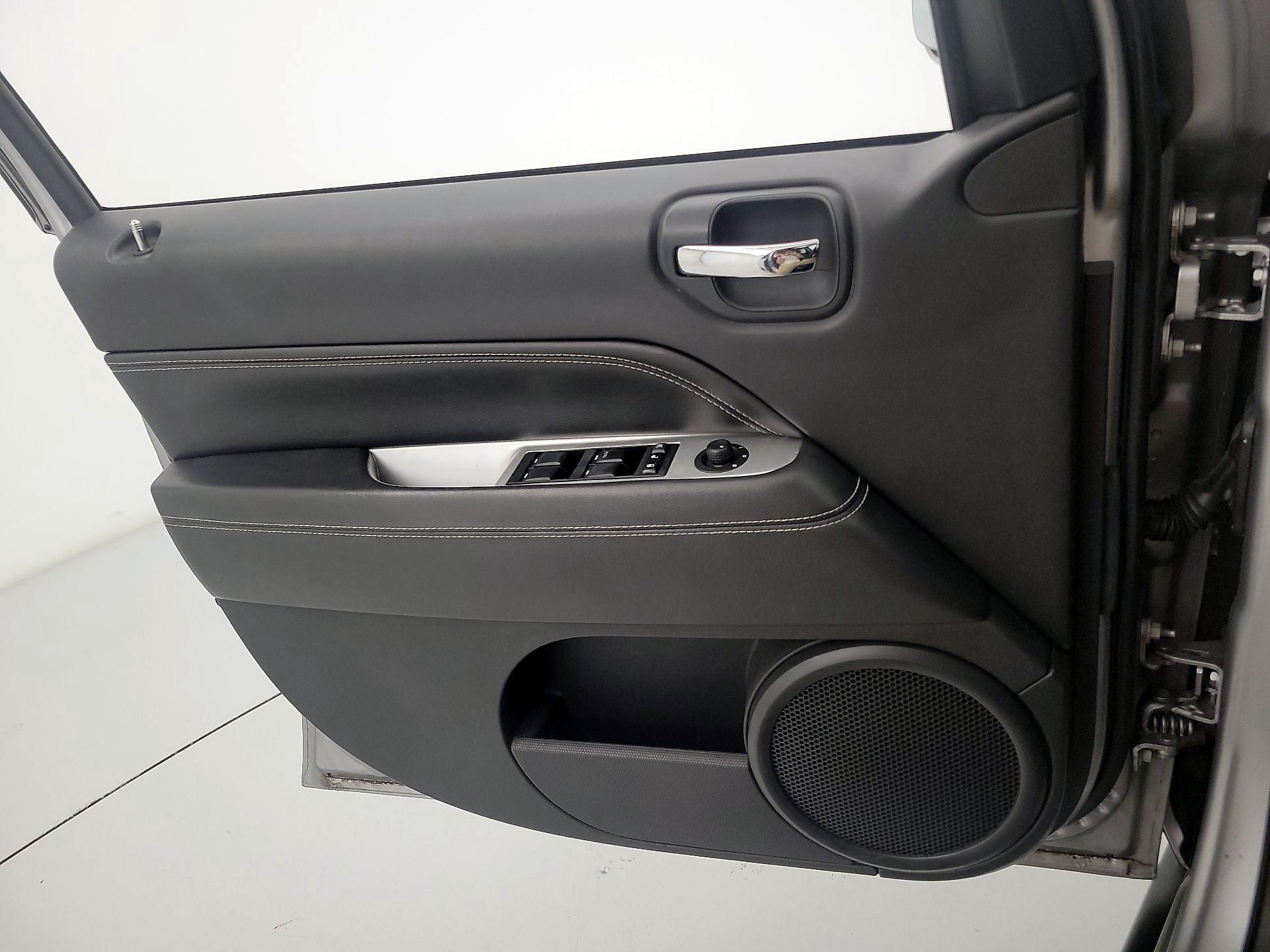 Thumbnail: 2015 Jeep Compass - 12
