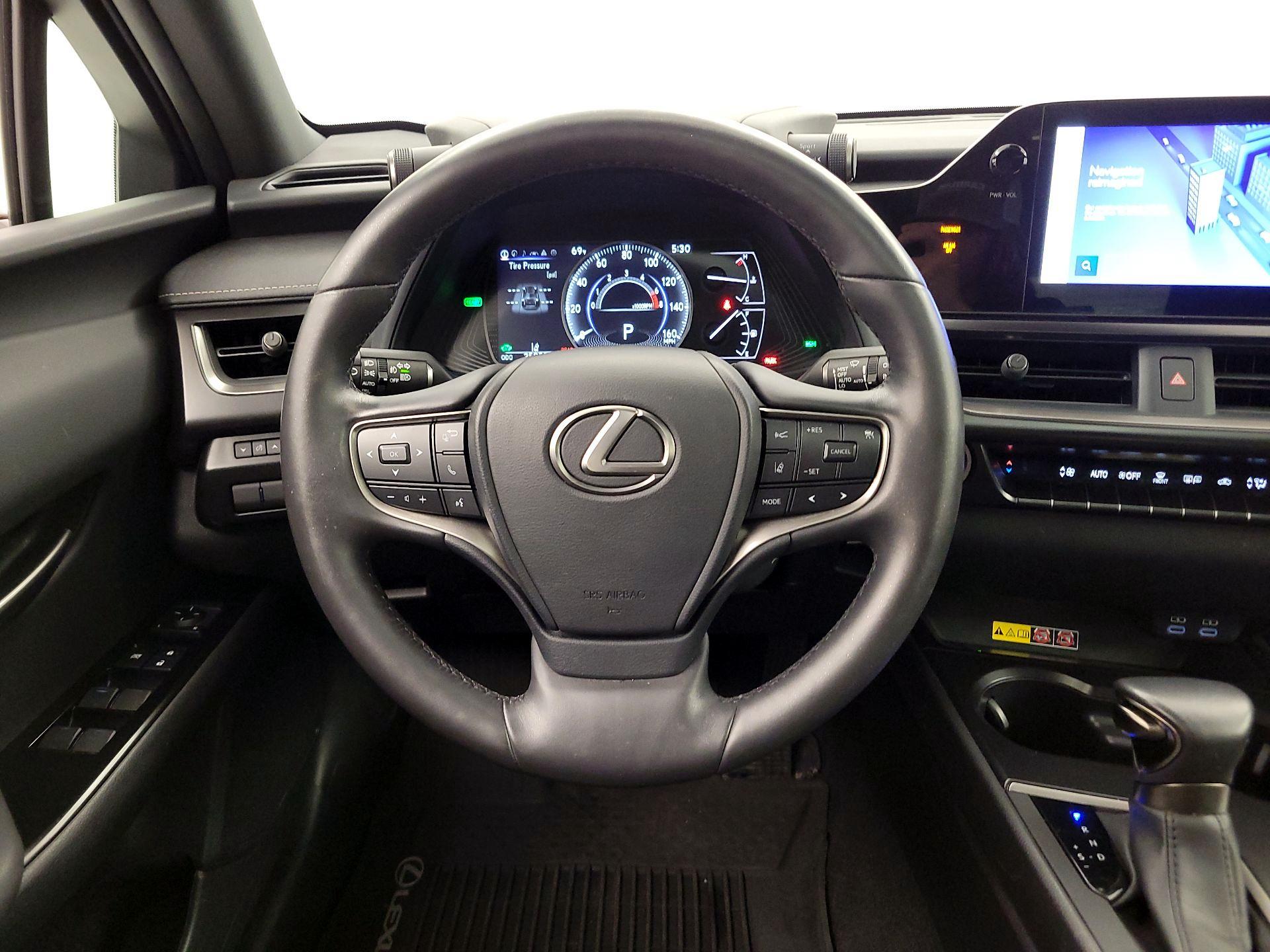 Thumbnail: 2023 Lexus UX - 10