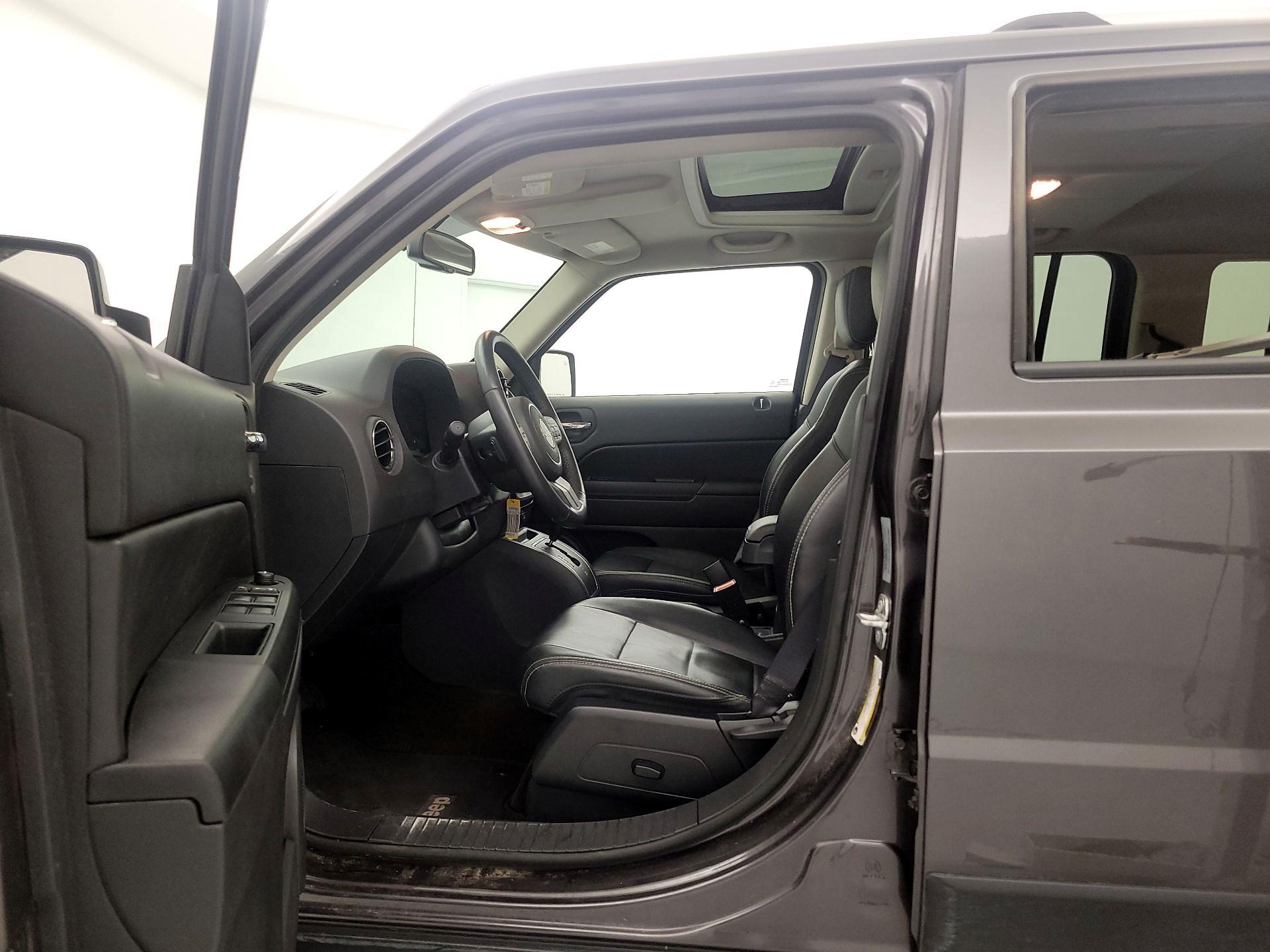 Thumbnail: 2017 Jeep Patriot - 11