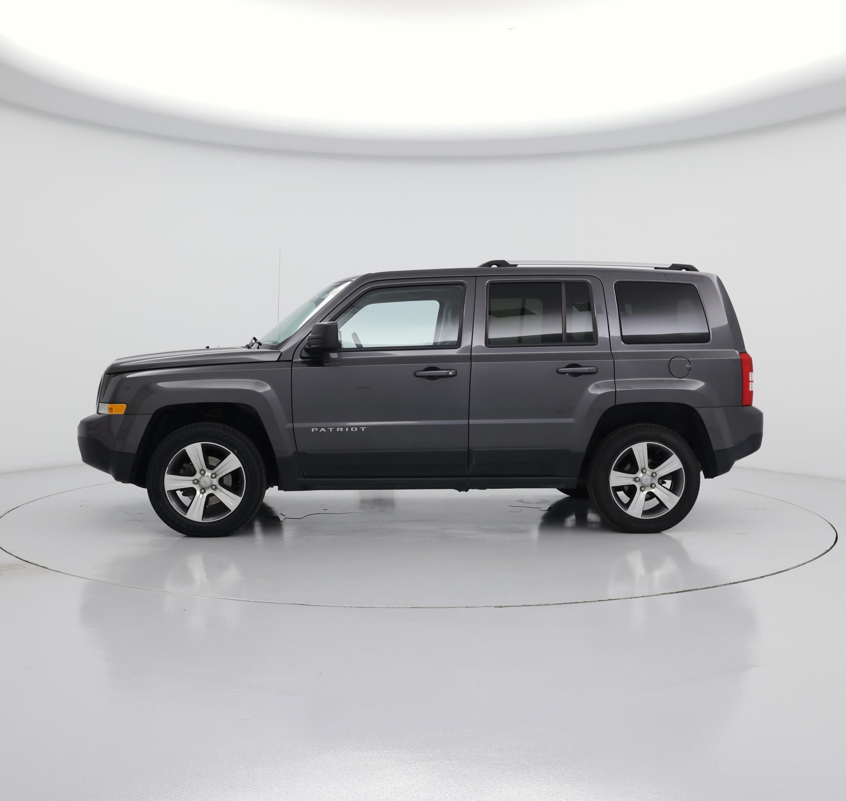 Thumbnail: 2017 Jeep Patriot - 3