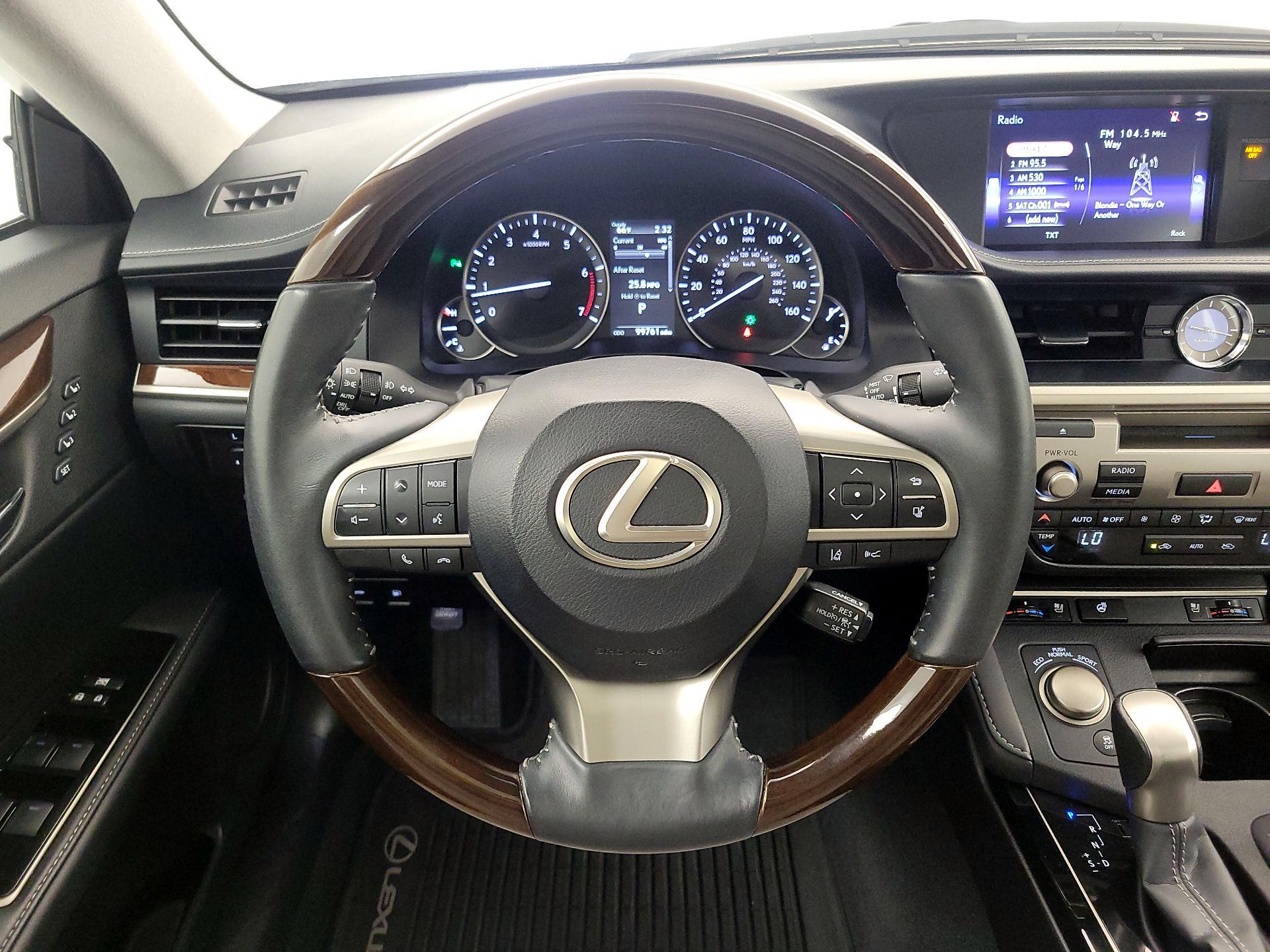 Thumbnail: 2017 Lexus ES - 10