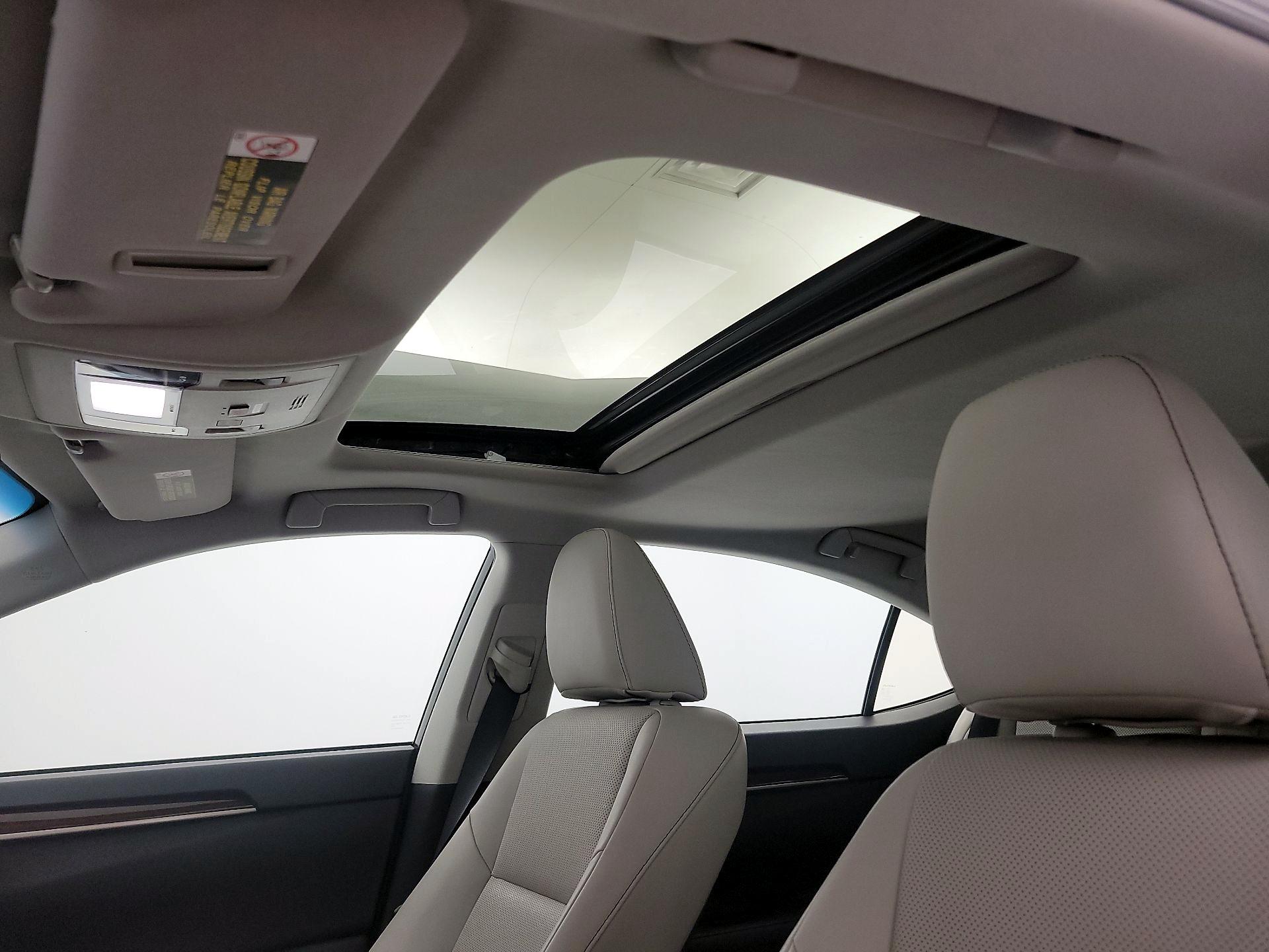 Thumbnail: 2017 Lexus ES - 19