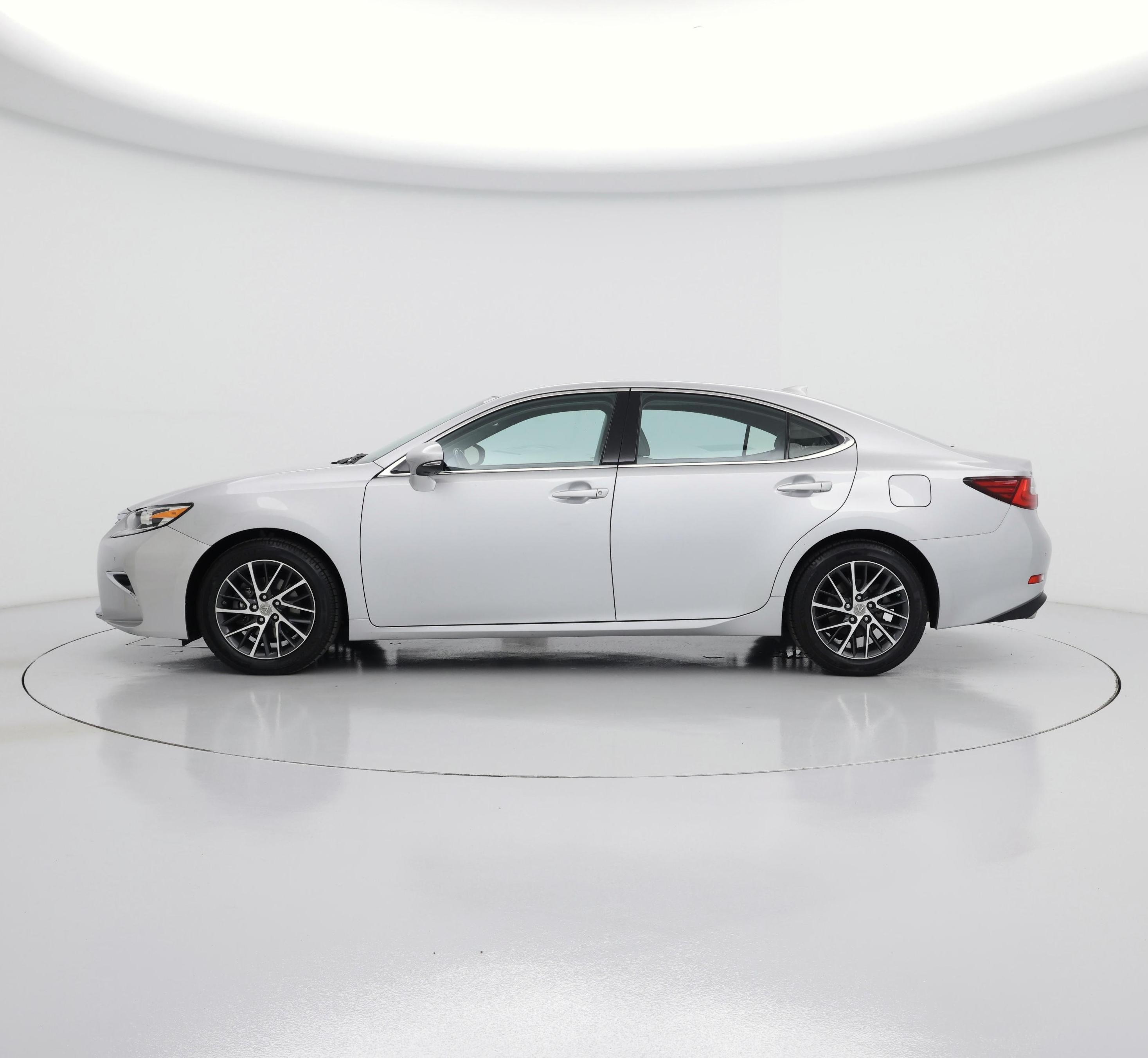 Thumbnail: 2017 Lexus ES - 3