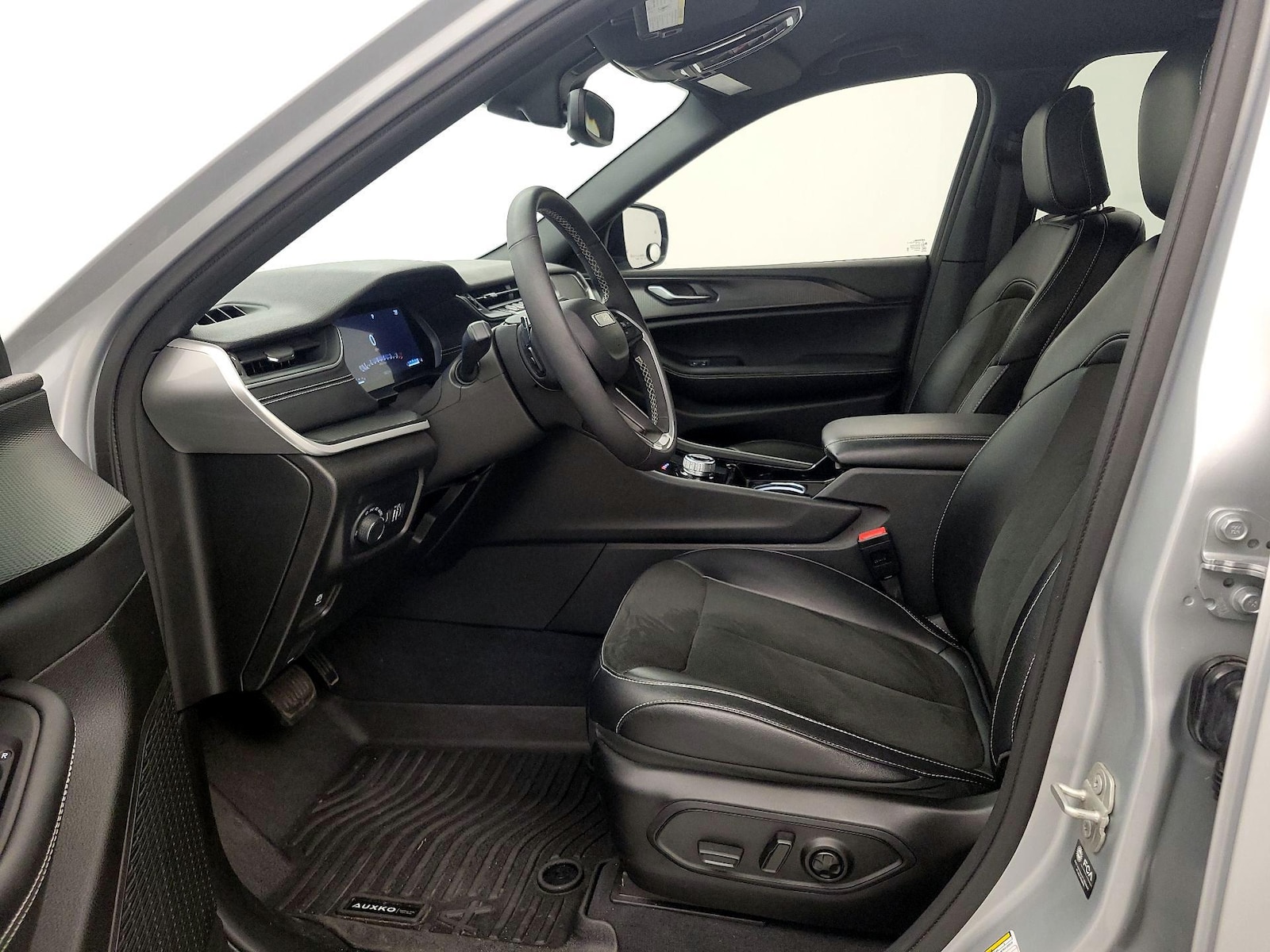 2023 Jeep Grand Cherokee Altitude - Photo 12