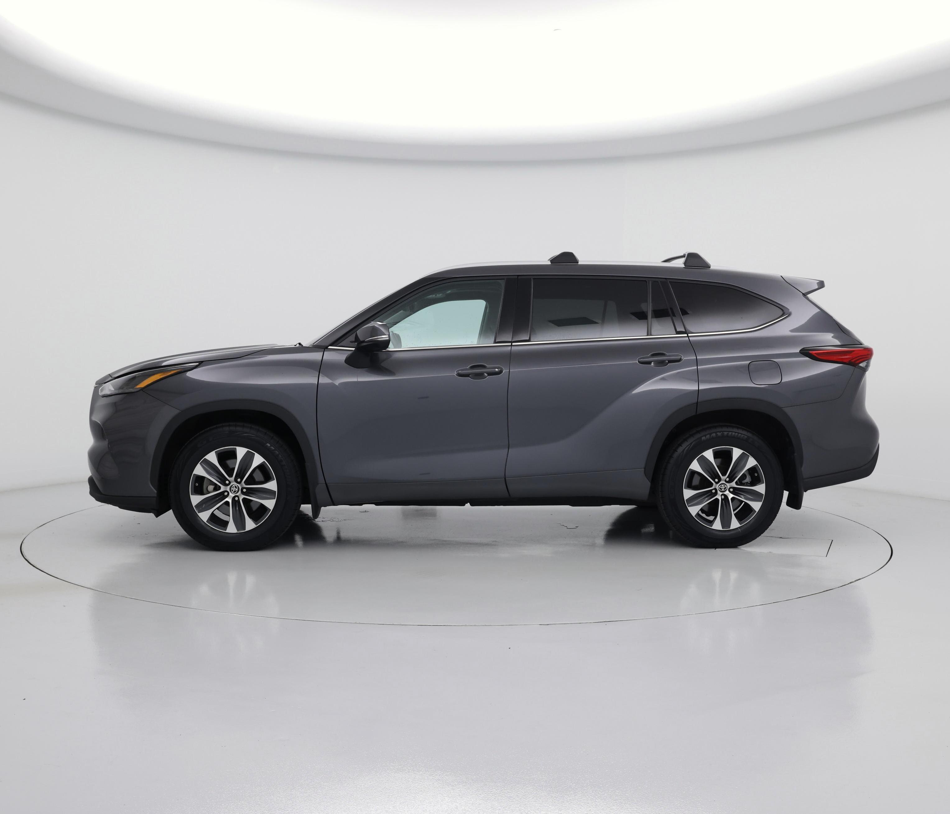 Thumbnail: 2022 Toyota Highlander - 3