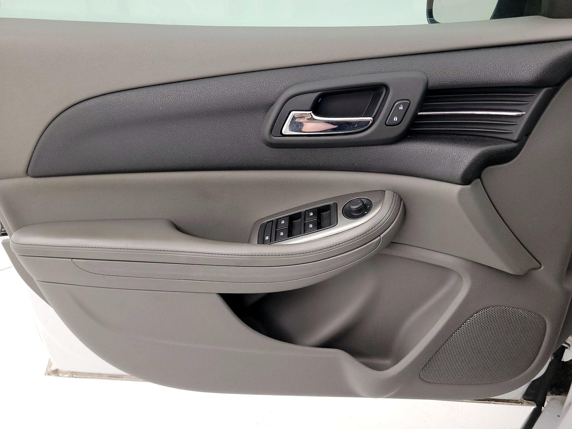 Thumbnail: 2015 Chevrolet Malibu - 12