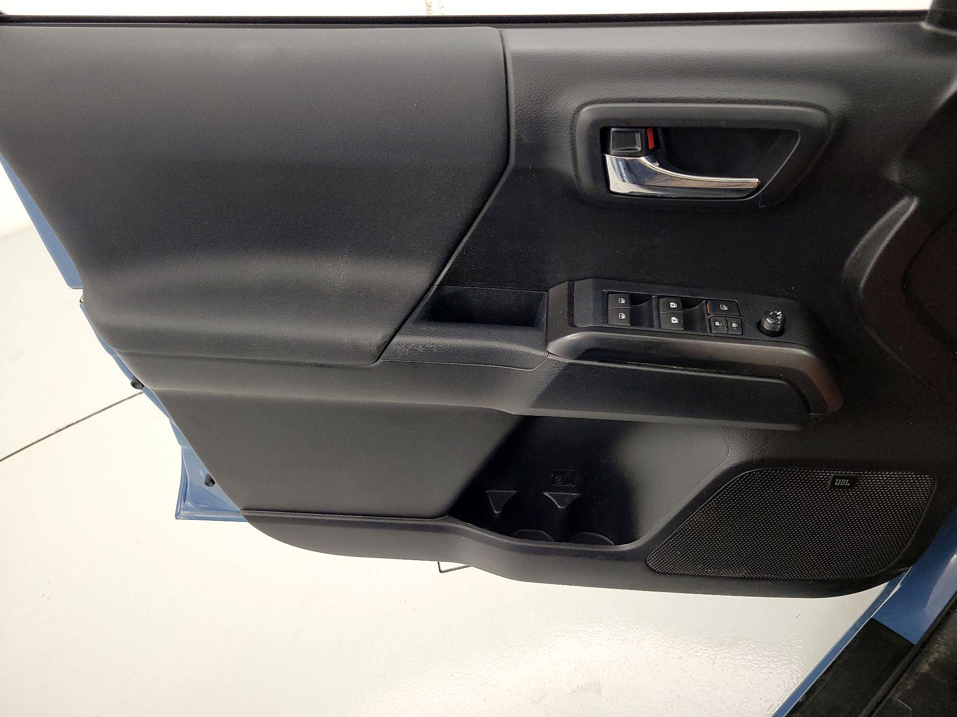 Thumbnail: 2019 Toyota Tacoma - 12