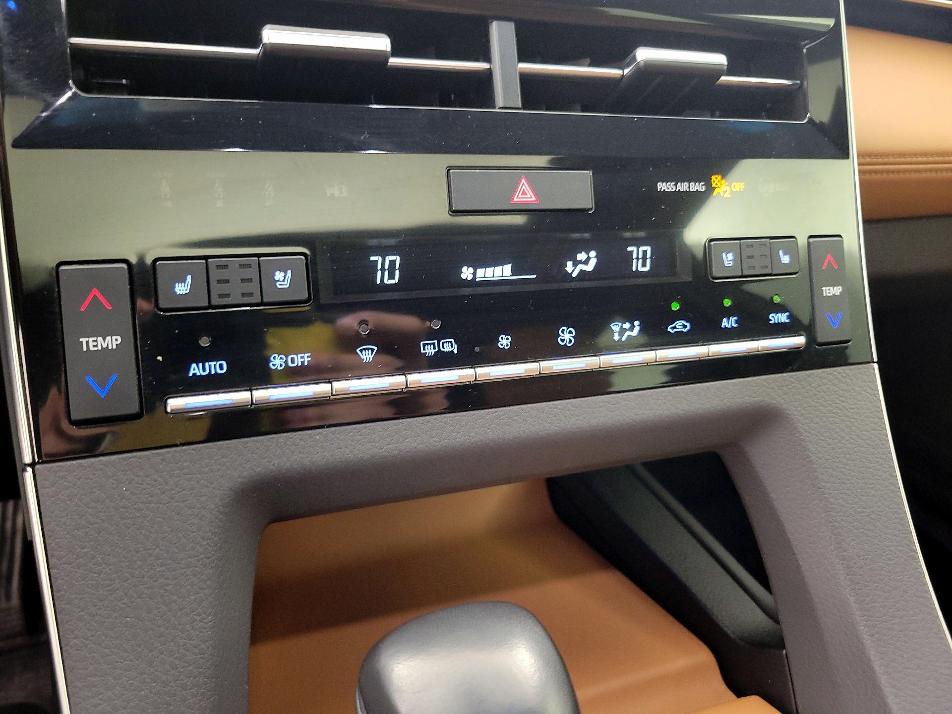 Thumbnail: 2021 Toyota Avalon - 17