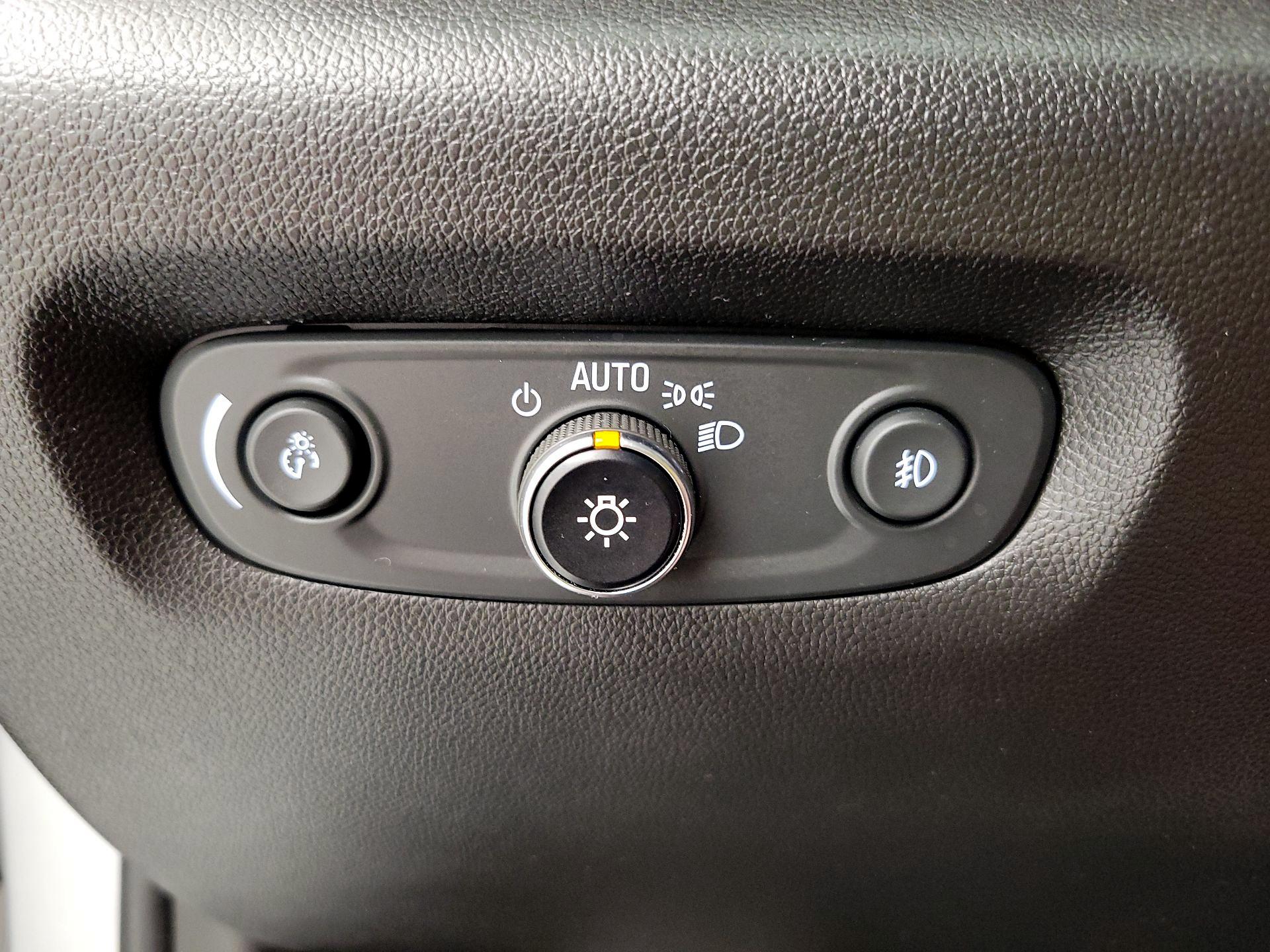 Thumbnail: 2020 Chevrolet Traverse - 13