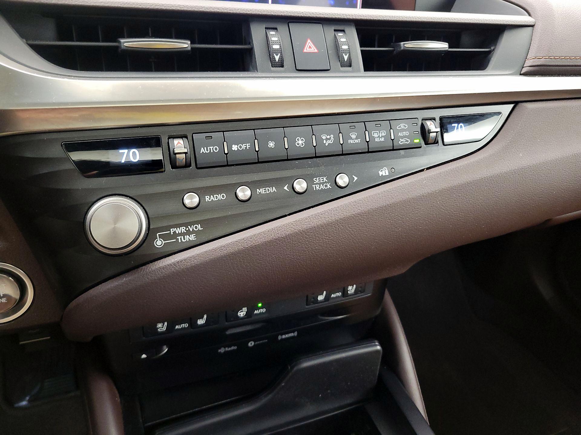Thumbnail: 2021 Lexus ES - 15
