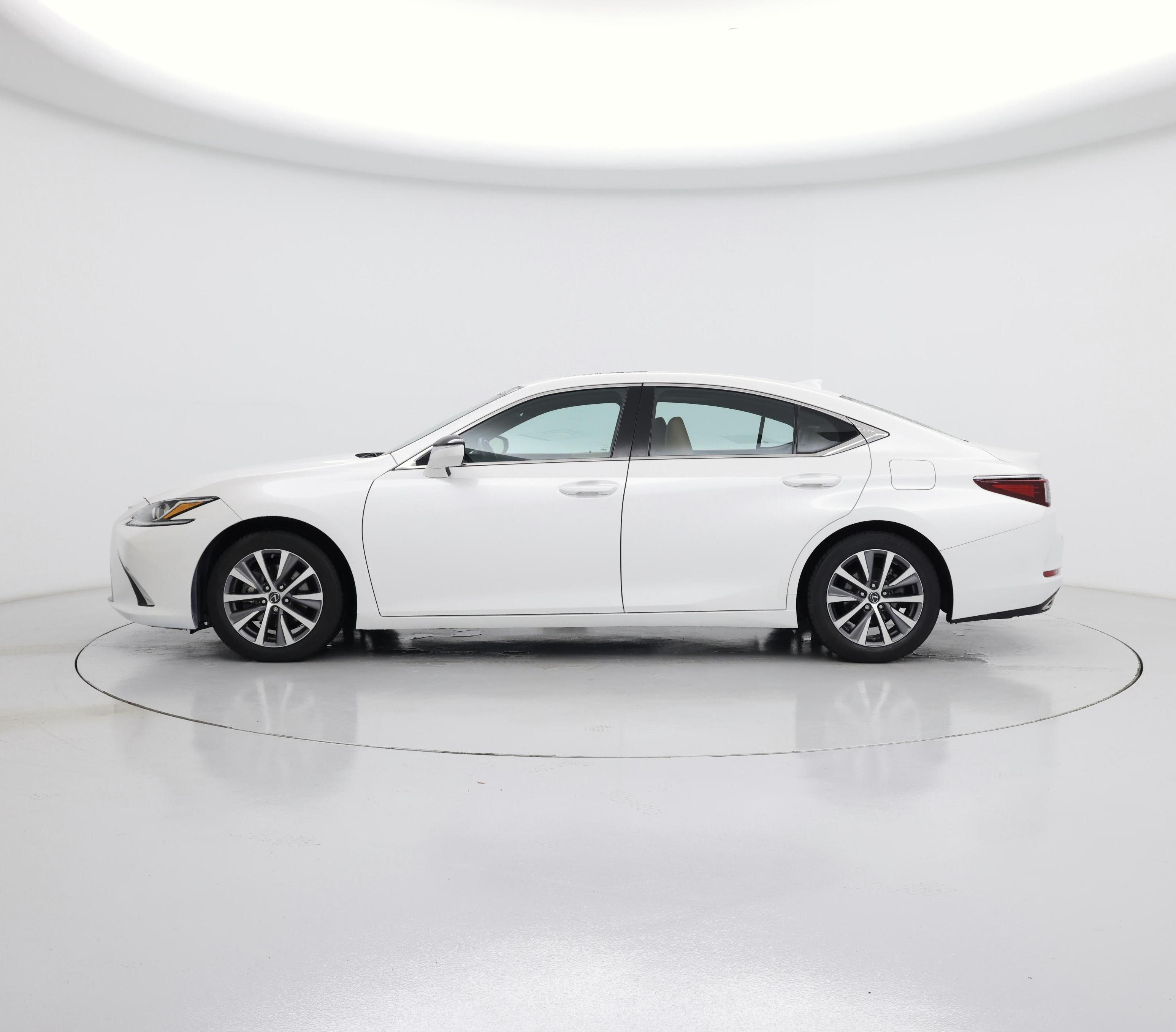 Thumbnail: 2021 Lexus ES - 3