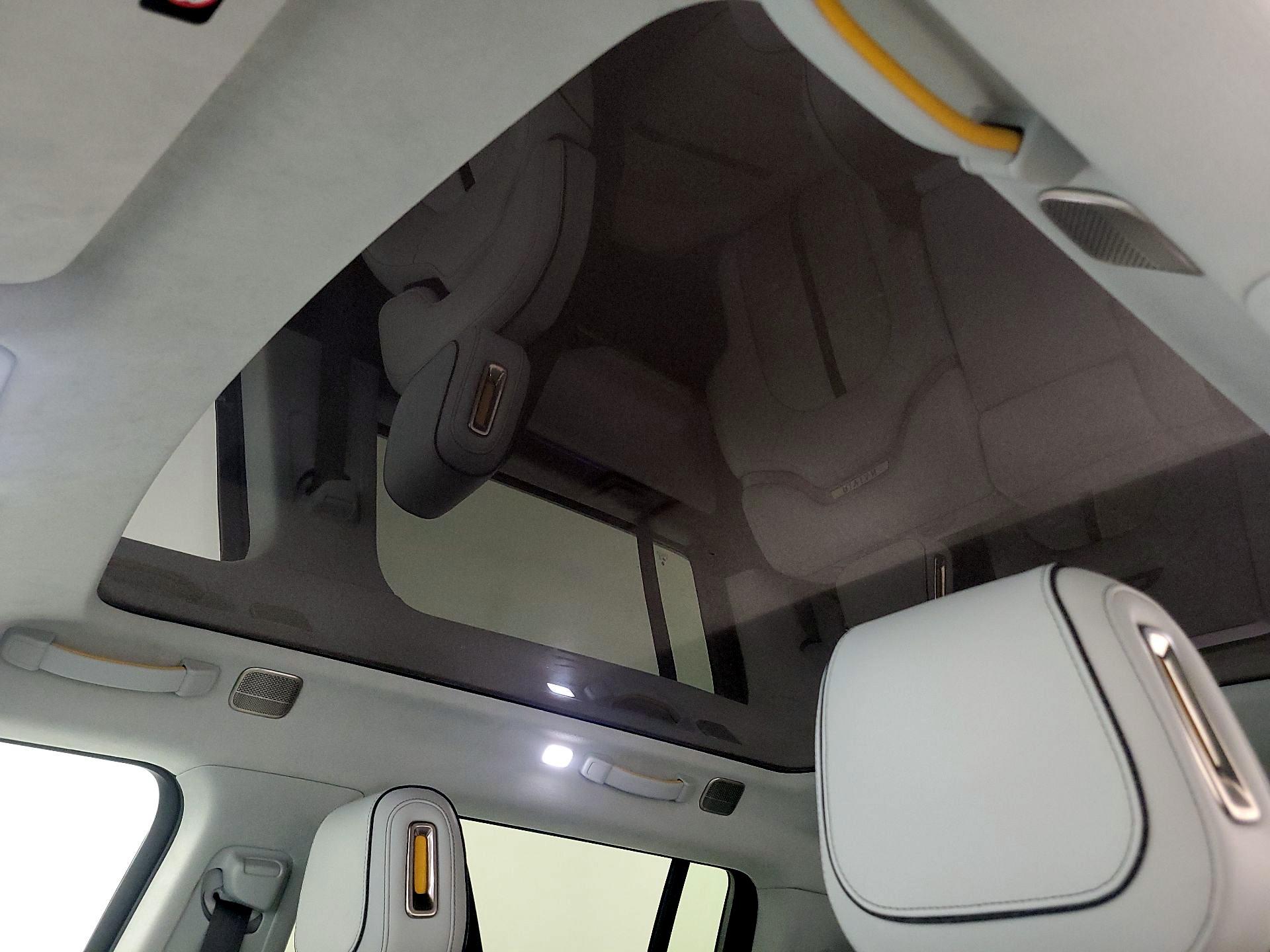 Thumbnail: 2023 Rivian R1S - 18