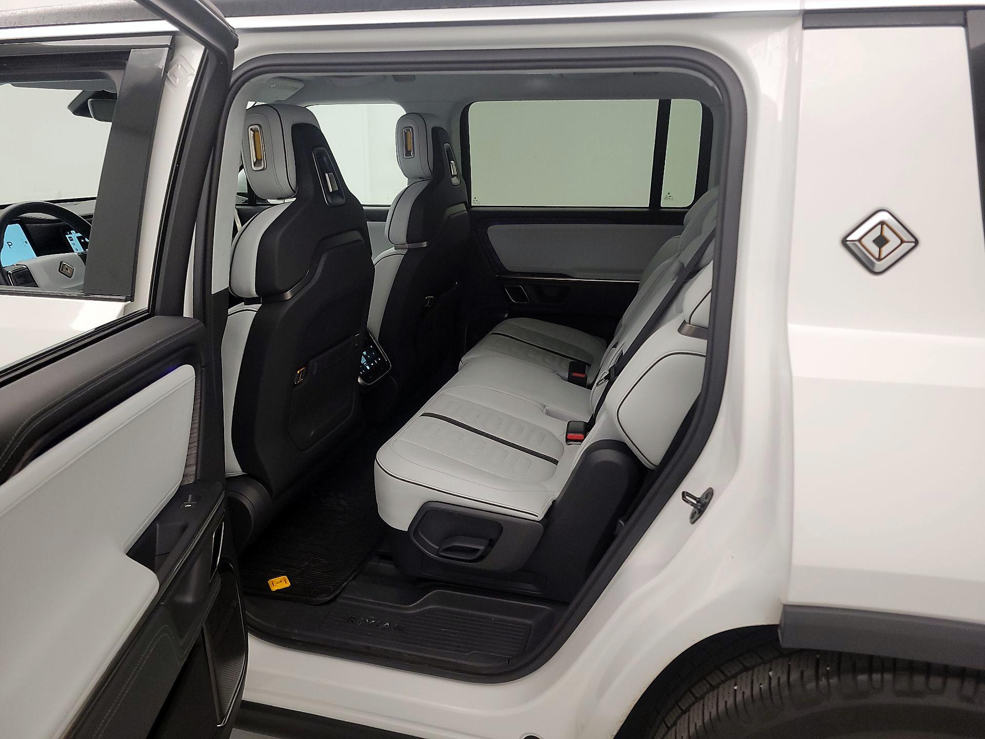 Thumbnail: 2023 Rivian R1S - 19