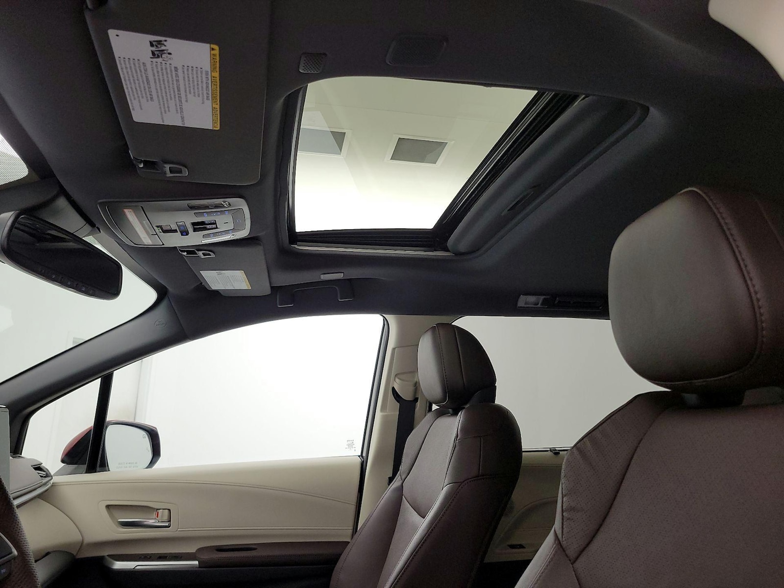 2023 Toyota Sienna Platinum - Photo 21