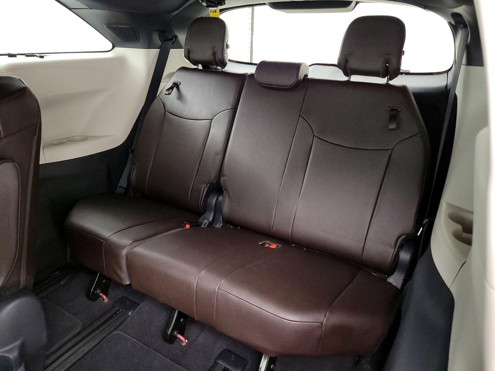 2023 Toyota Sienna Platinum - Photo 23
