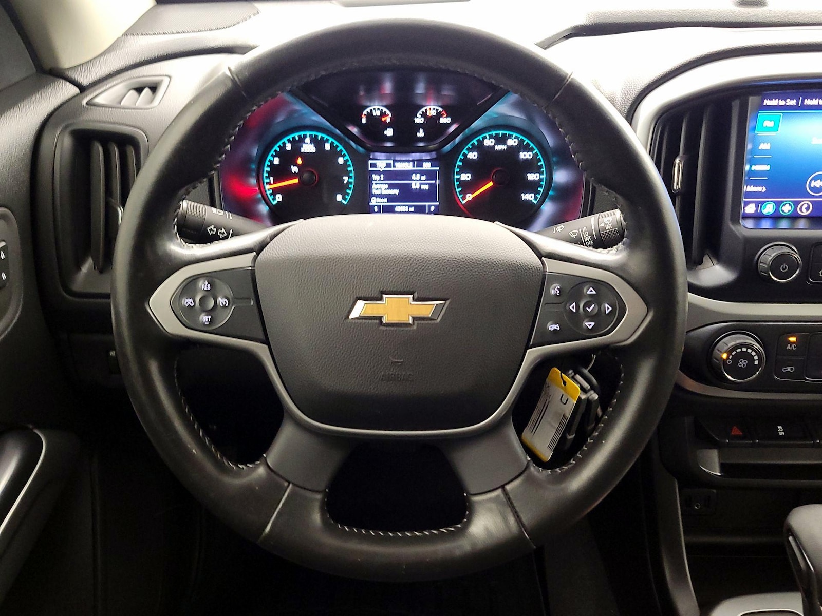 2022 Chevrolet Colorado LT - Photo 11