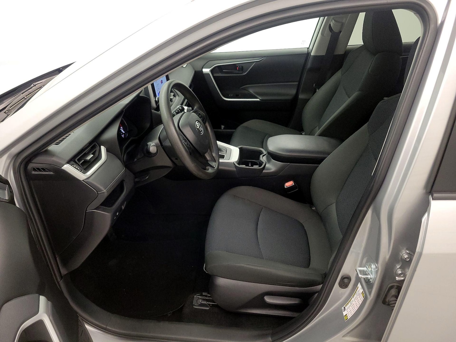 2025 Toyota RAV4 LE - Photo 12