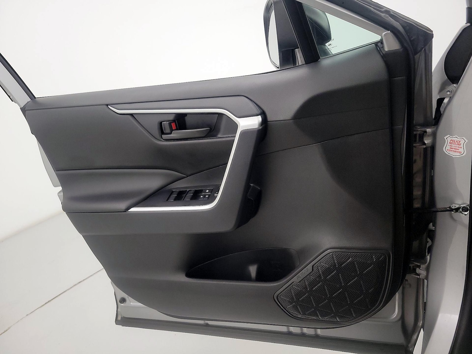 2025 Toyota RAV4 LE - Photo 13