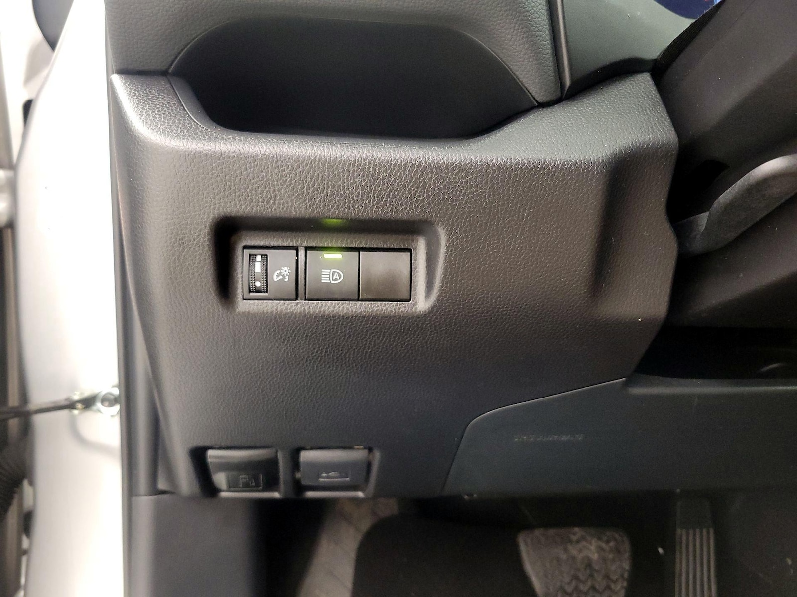 2025 Toyota RAV4 LE - Photo 14