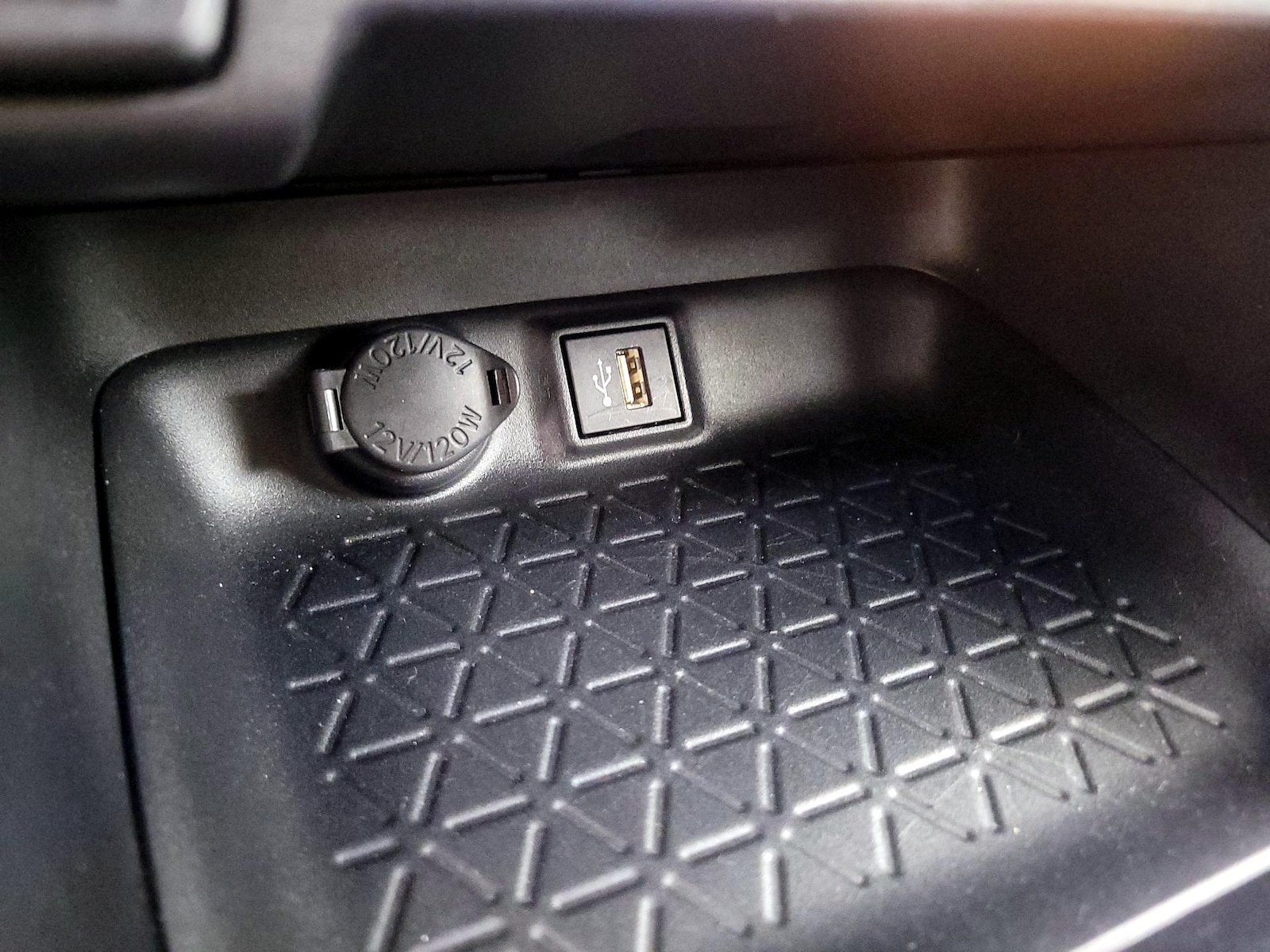 2025 Toyota RAV4 LE - Photo 19