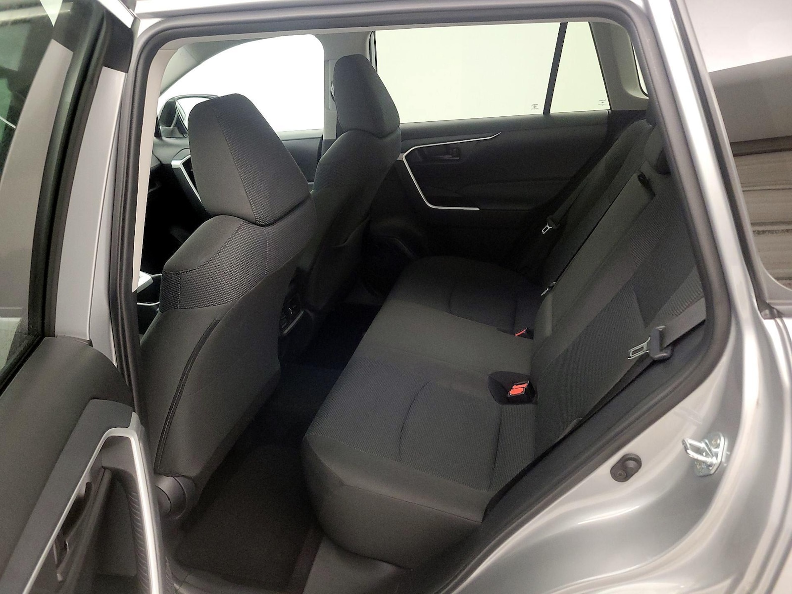 2025 Toyota RAV4 LE - Photo 20