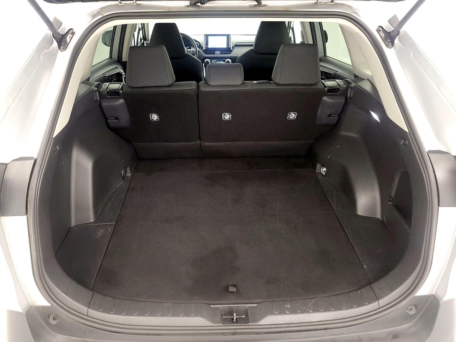 2025 Toyota RAV4 LE - Photo 21
