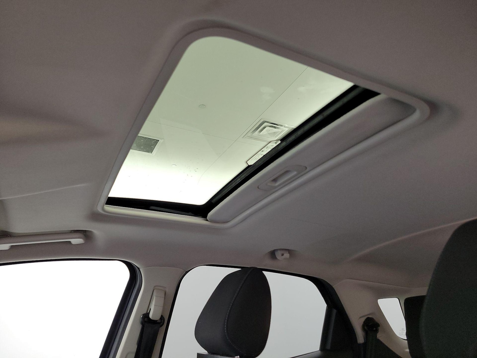 Sunroof(s) & Overhead Airbags