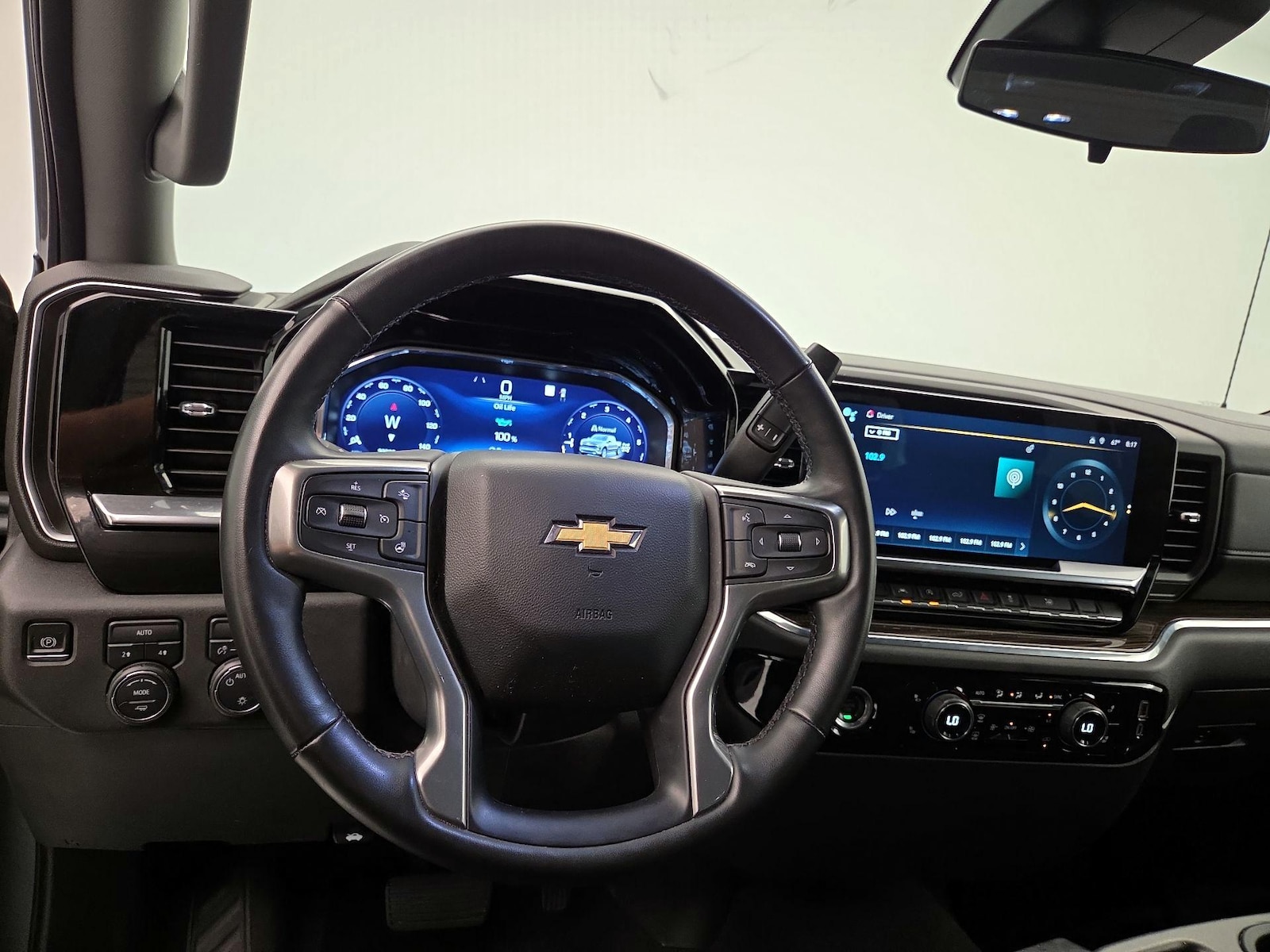 2023 Chevrolet Silverado 1500 LT - Photo 11