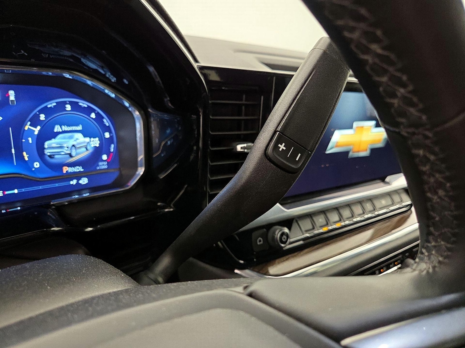 2023 Chevrolet Silverado 1500 LT - Photo 18