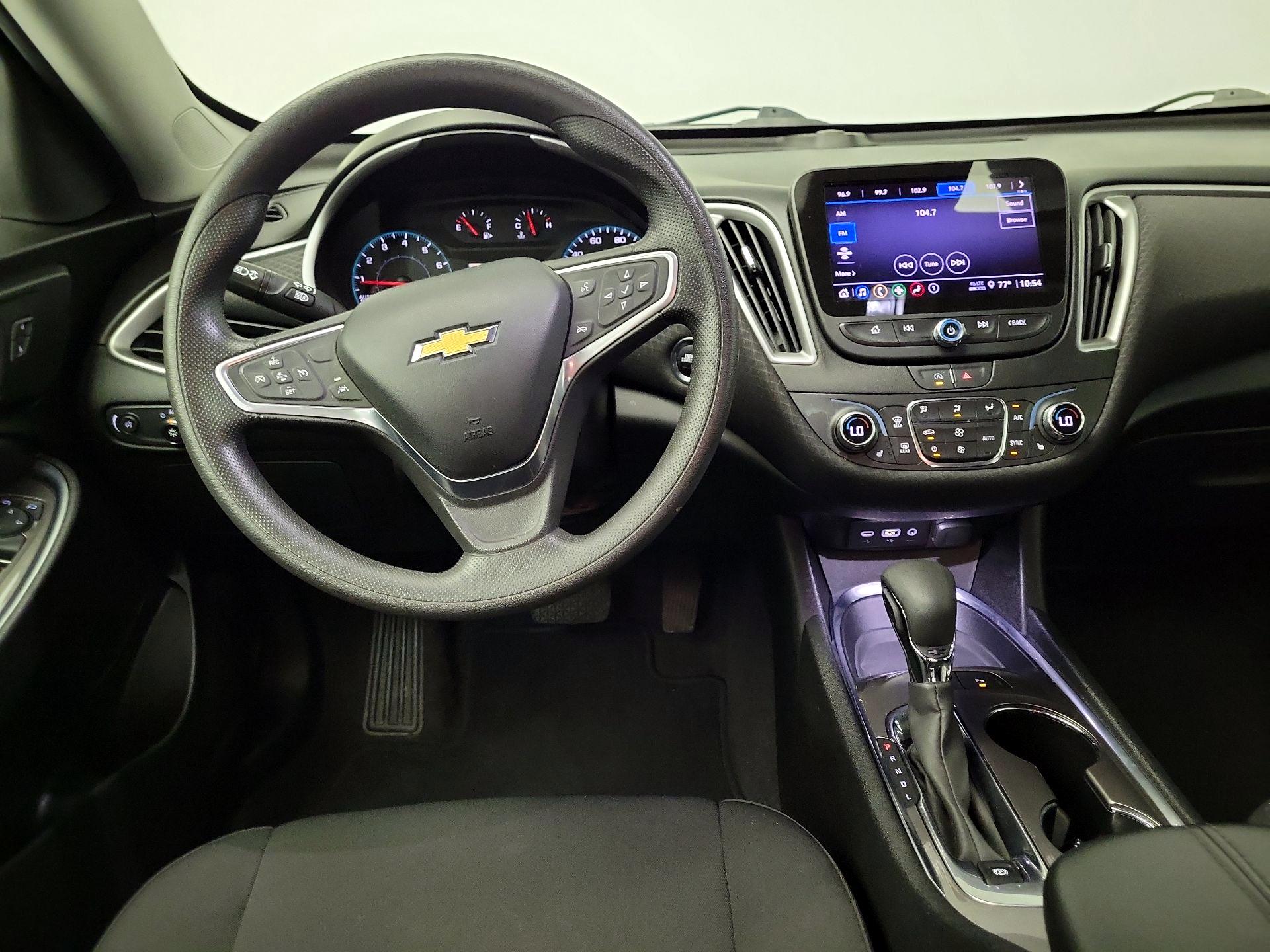 Thumbnail: 2022 Chevrolet Malibu - 10